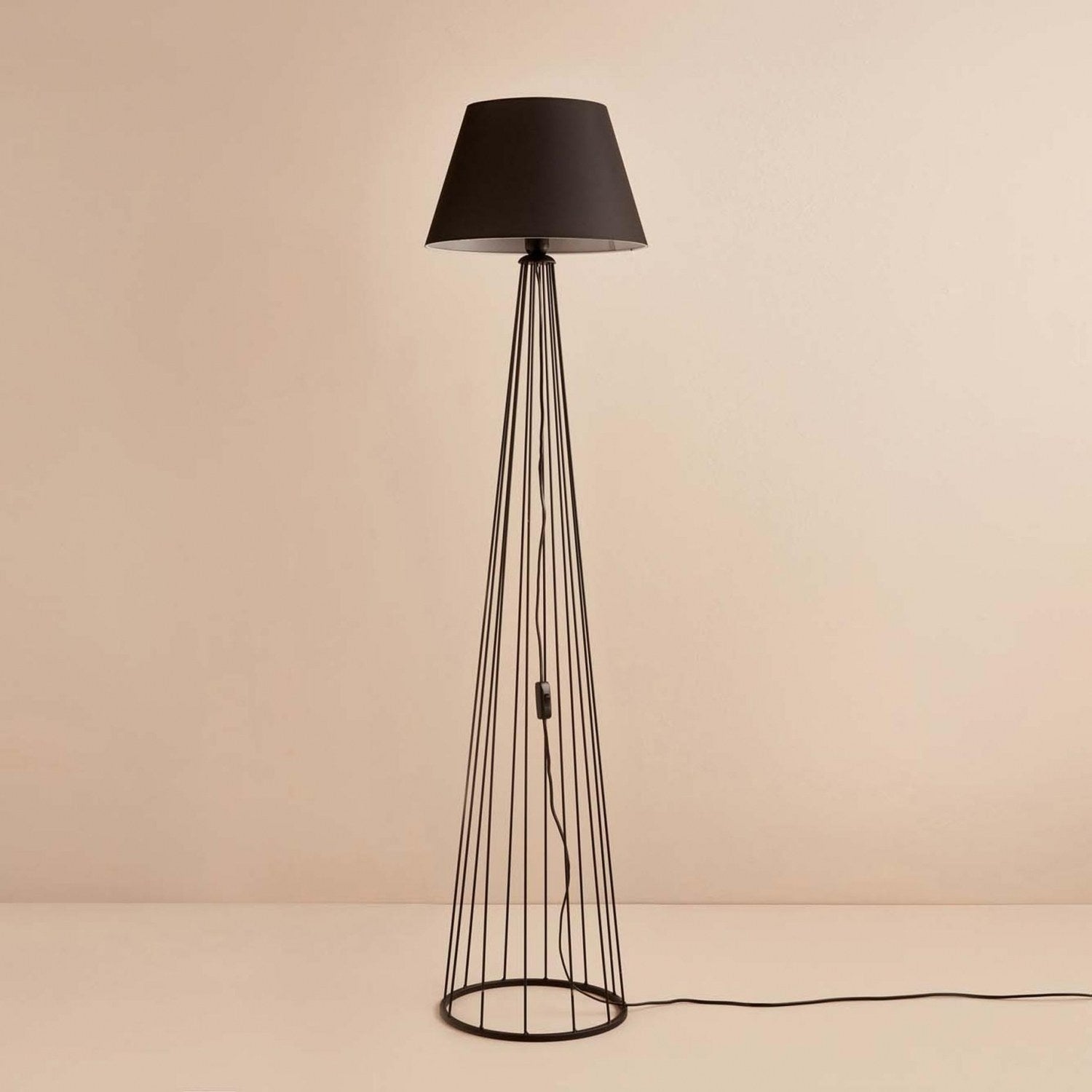 Candeeiro de Pé – 144 cm – Preto – Metal