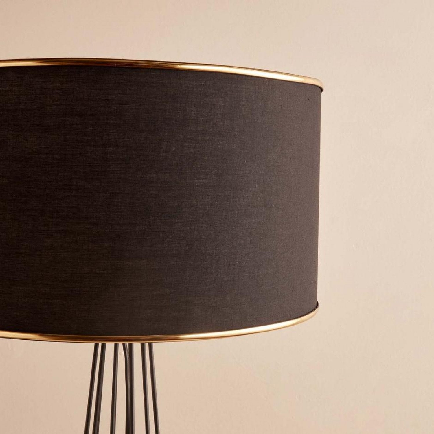 Candeeiro de Pé – 144 cm – Preto – Metal