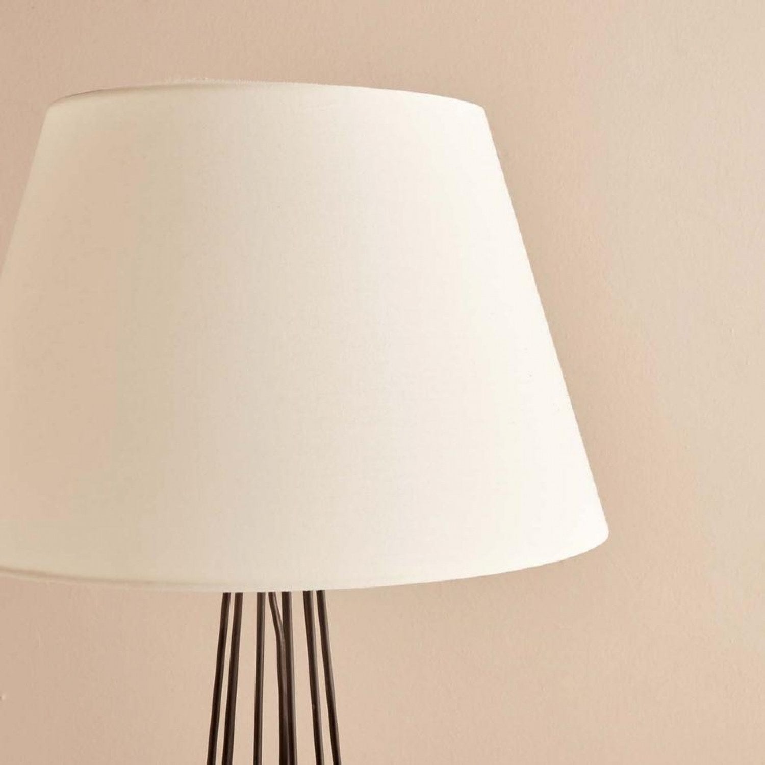 Candeeiro de Pé – 144 cm – Branco e Preto – Metal