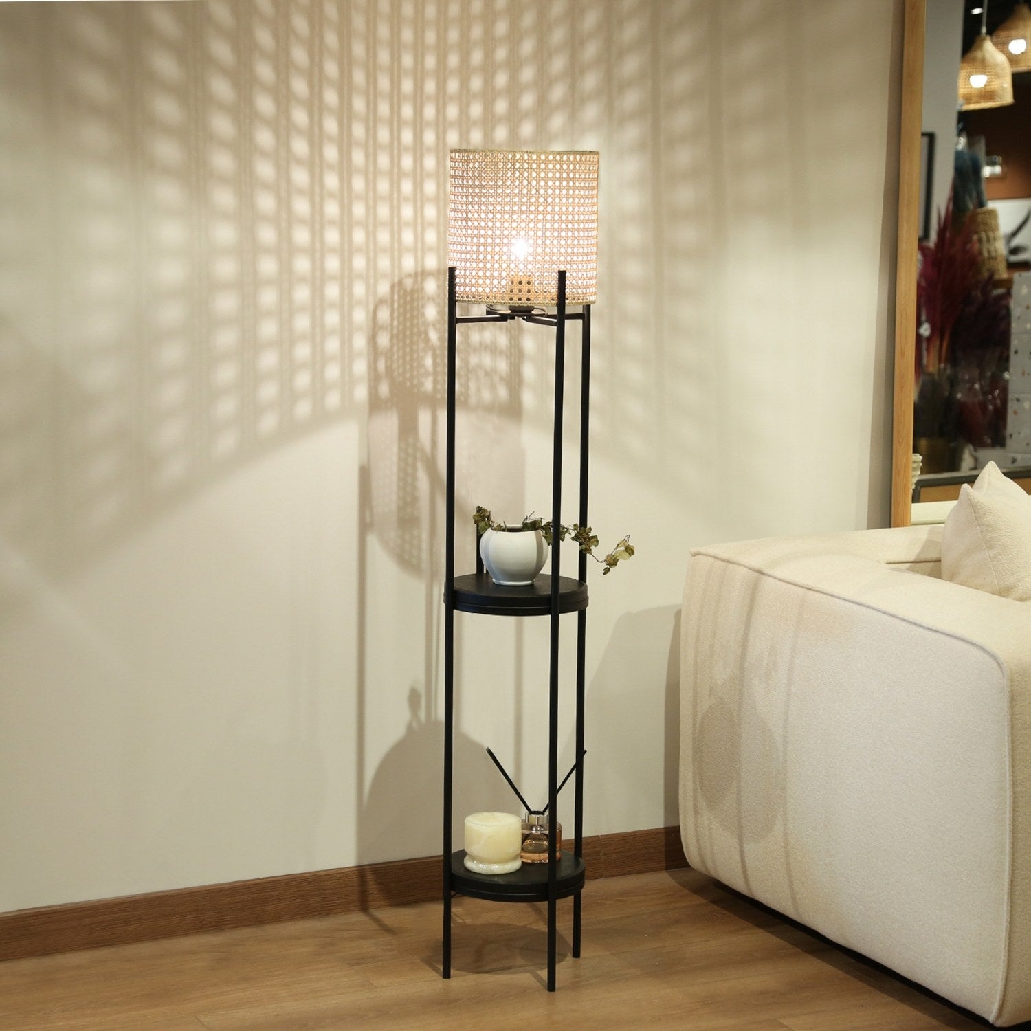 Candeeiro de Pé – 140 cm – Creme e Preto – Rattan e Metal