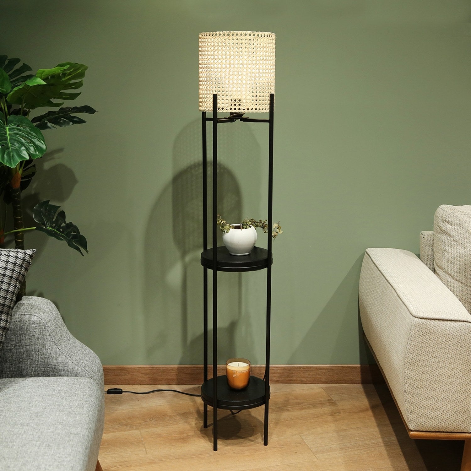 Candeeiro de Pé – 140 cm – Creme e Preto – Rattan e Metal