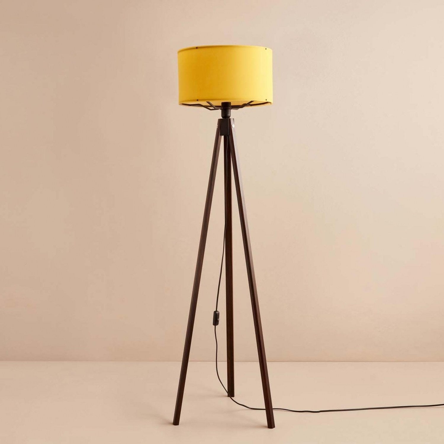 Candeeiro de Pé – 140 cm – Mostarda – Tecido e Madeira