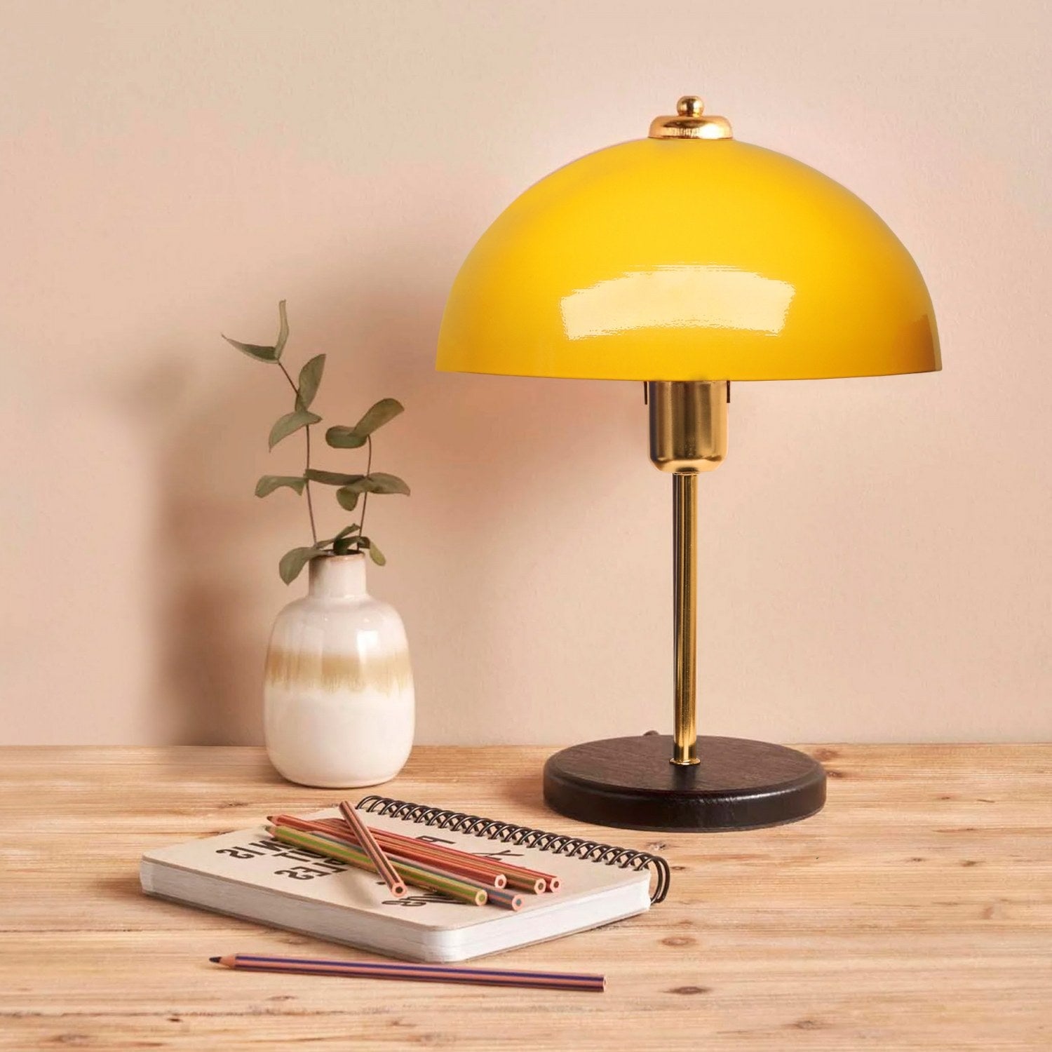 Candeeiro de Mesa – 38 cm de Altura – Amarelo – Metal e MDF