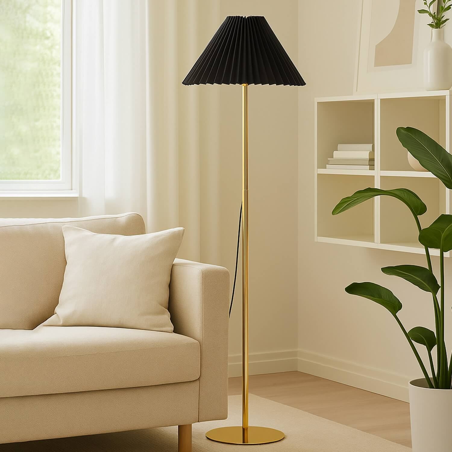 Candeeiro de Pé – 150 cm – Preto e Dourado – Metal e PVC