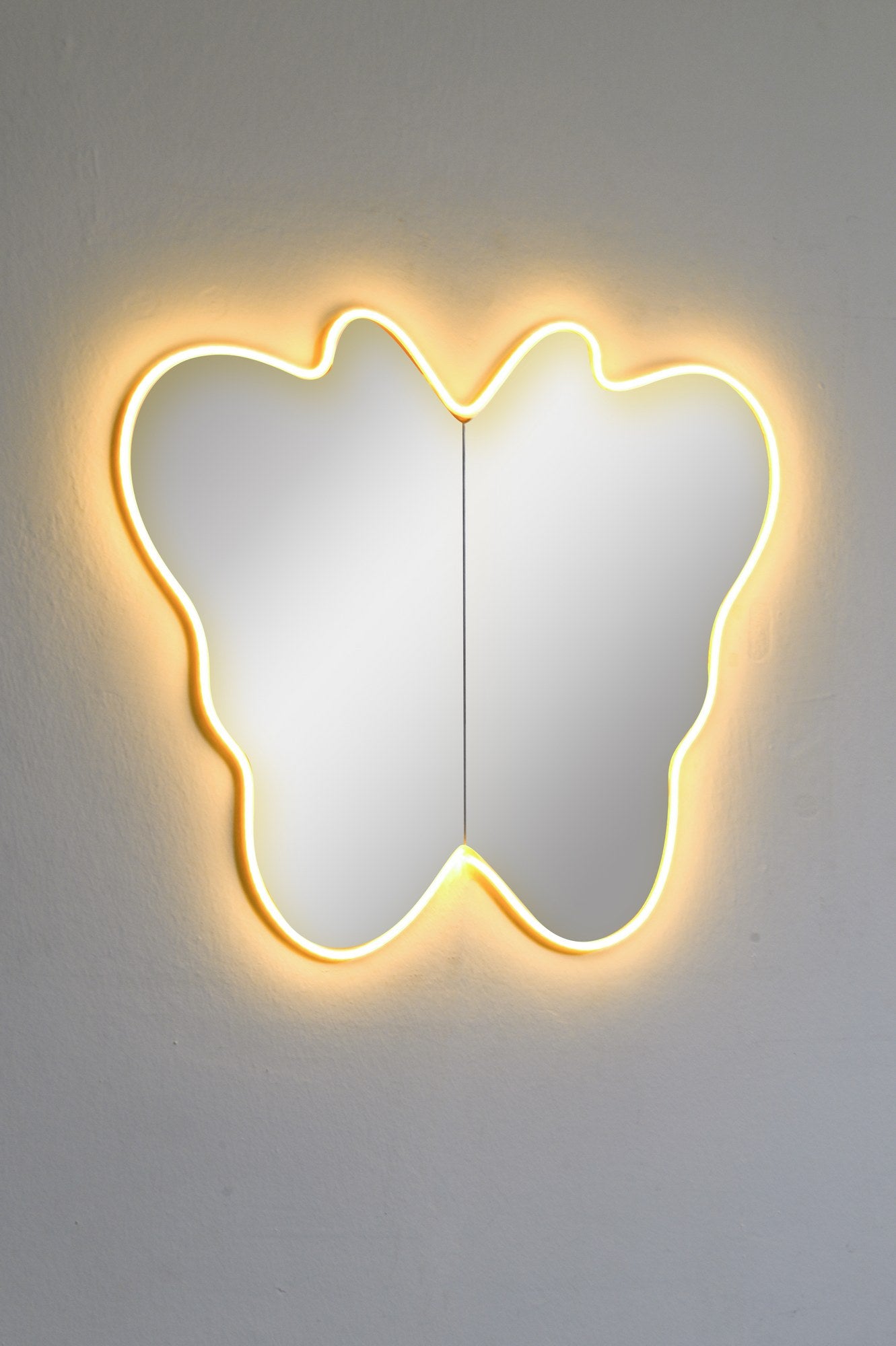 Espelho com Iluminação Led-Butterfly Silver-Amarelo