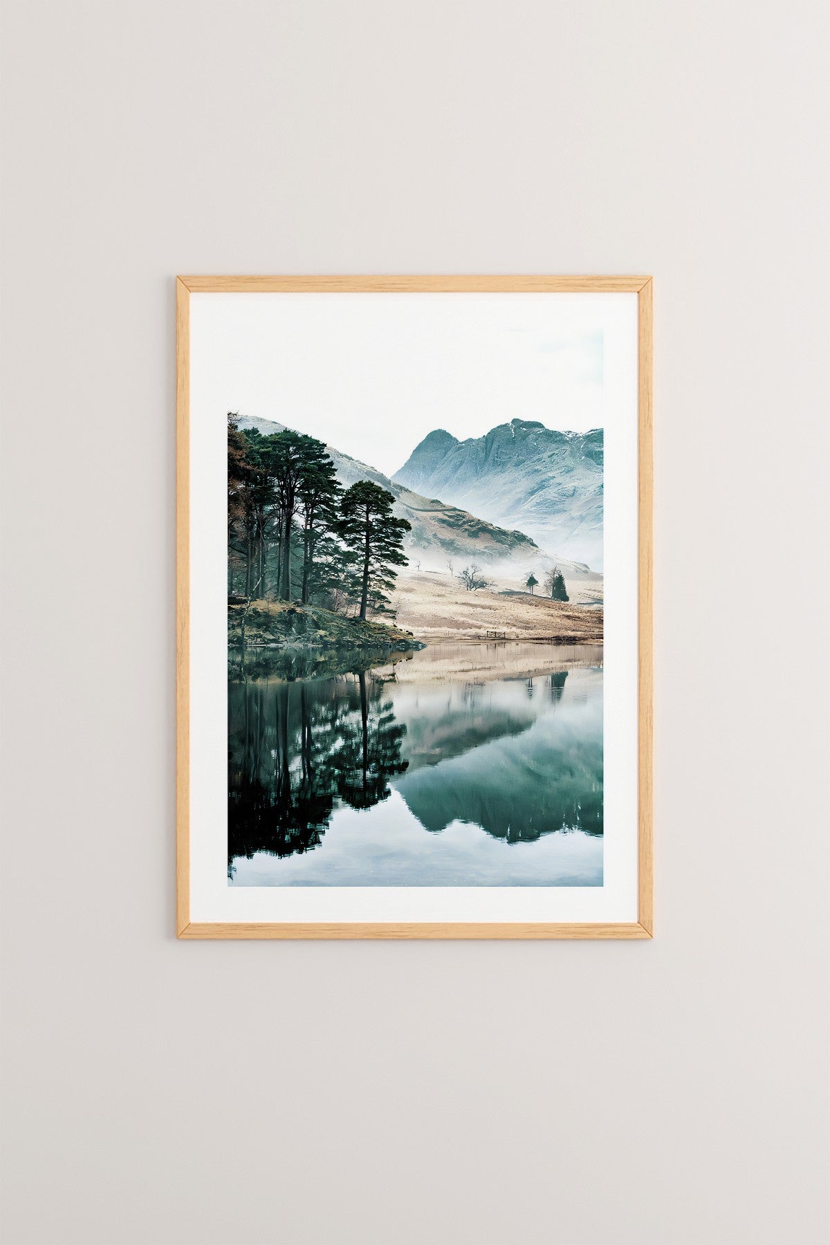 Quadro Decorativo Multicolor em Madeira Maciça - Impressão Digital 33x48cm com Moldura de 2cm