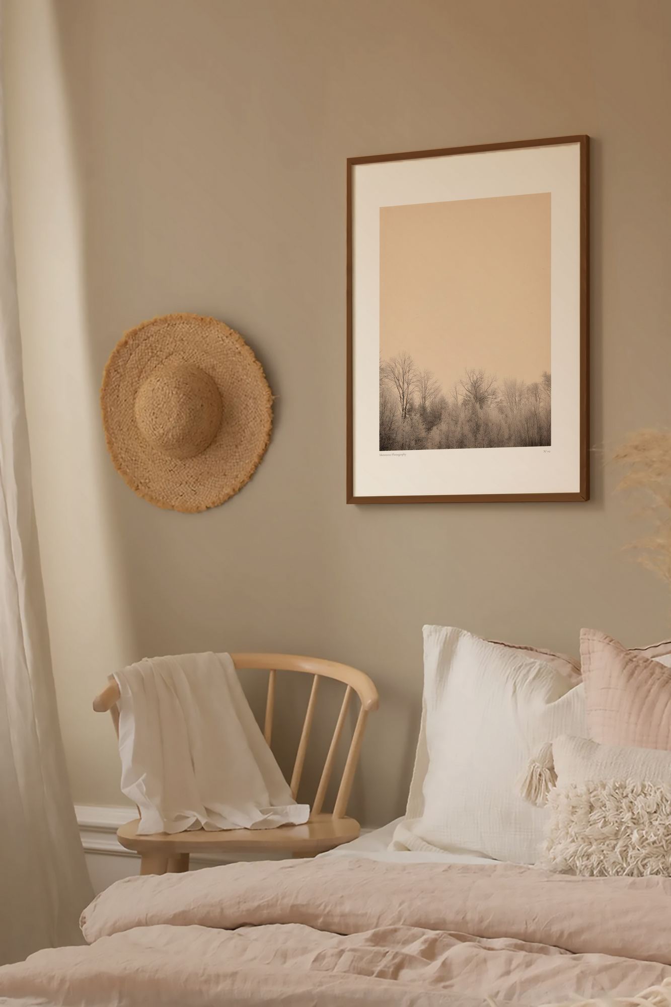 Quadro Decorativo Multicolor com Moldura de Madeira Maciça - Impressão Digital 33x48cm