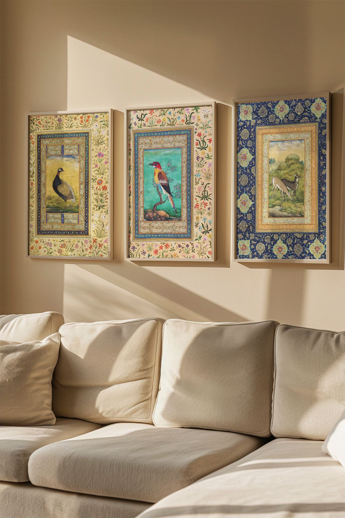 Conjunto de 3 Quadros Decorativos Multicolor com Moldura de Madeira Maciça - 33x48cm