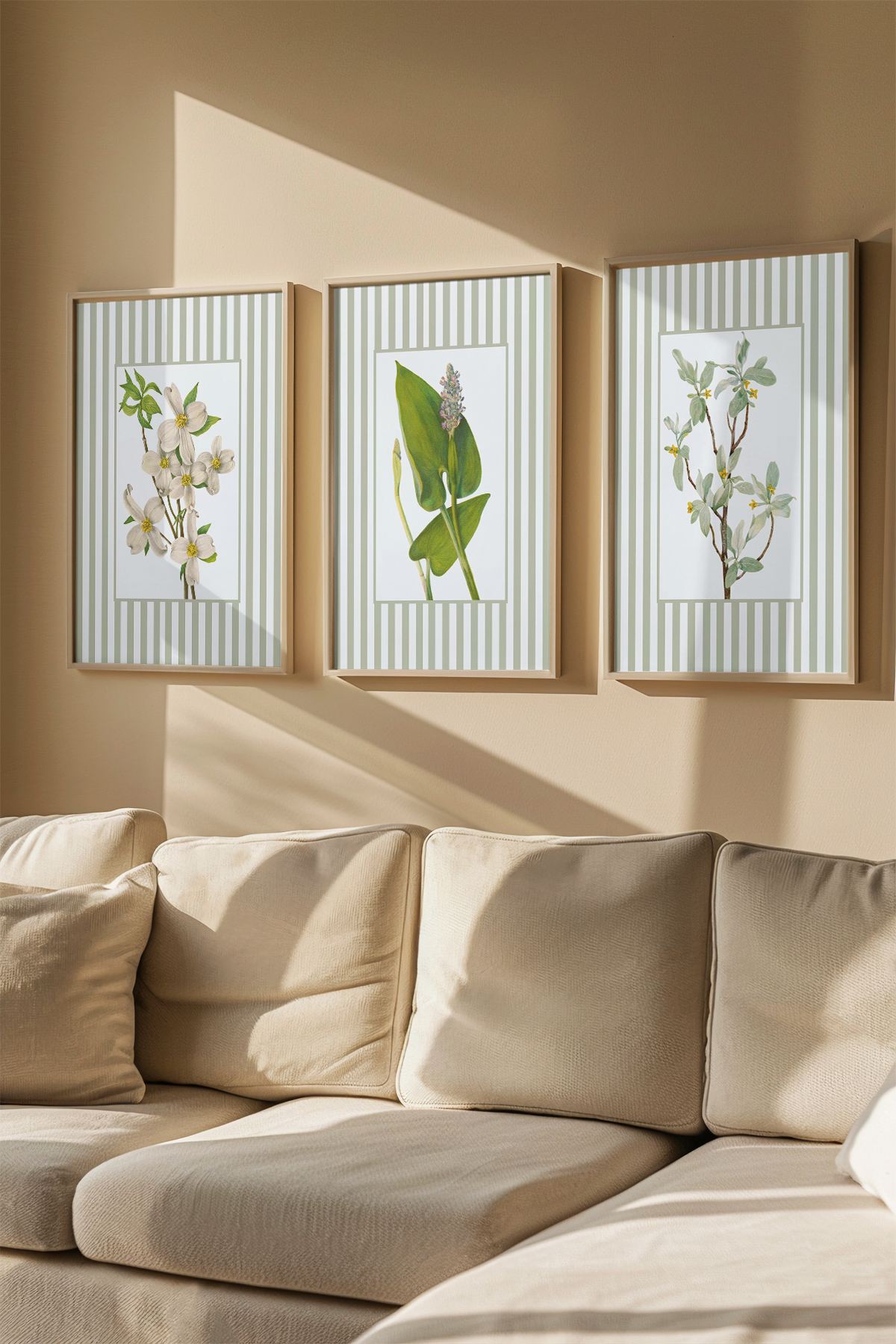 Conjunto de 3 Quadros Decorativos Multicolor com Moldura de Madeira Maciça - 33x48cm