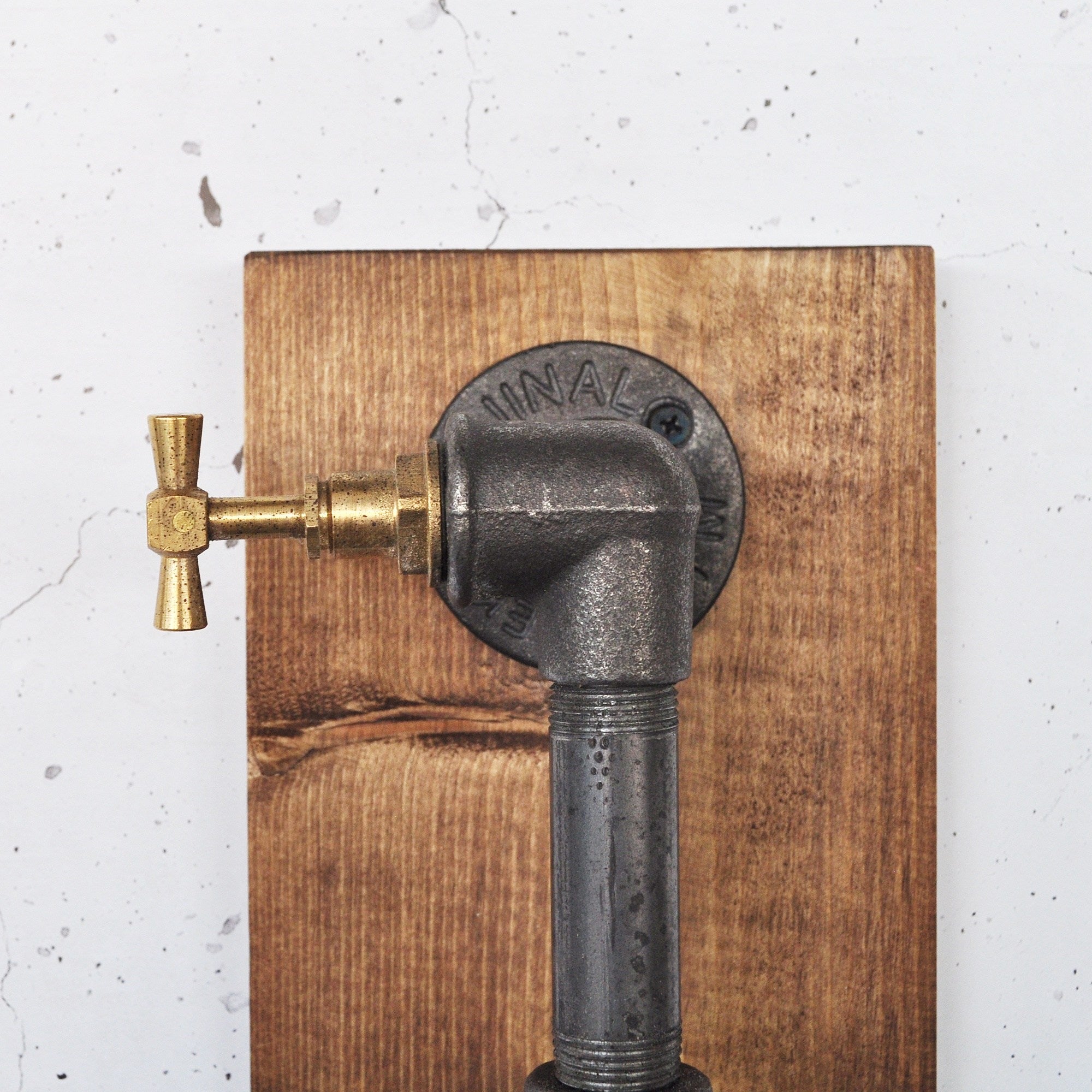 Candeeiro de Parede – 40 x 14 x 16 cm – Preto – Madeira Maciça