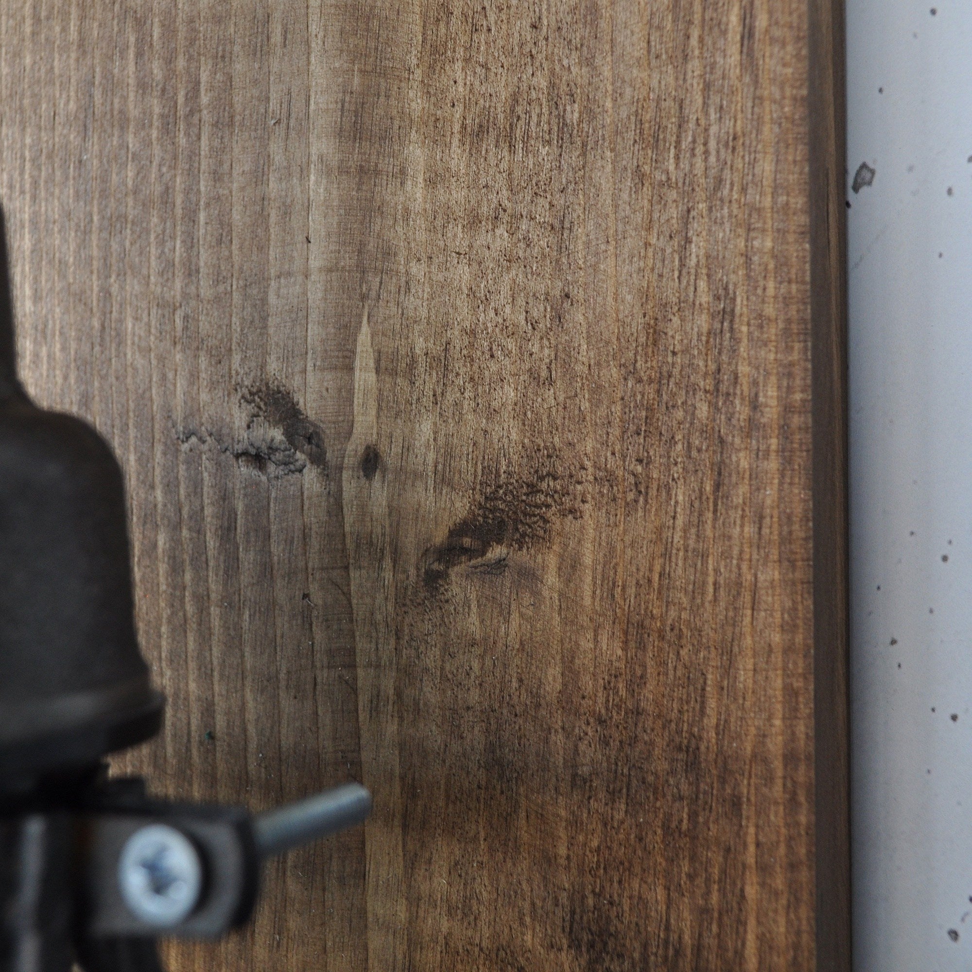 Candeeiro de Parede – 40 x 14 x 16 cm – Preto – Madeira Maciça