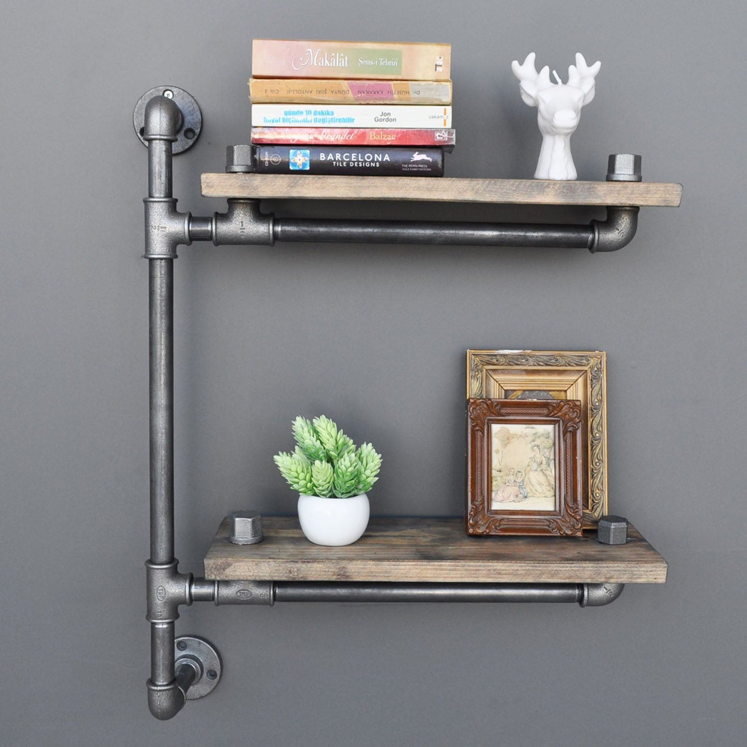 Prateleira de tubos feita à mão, 60 cm x 47 cm x 13 cm, 100% madeira de abeto e metal, nogueira e preto | Design industrial moderno de parede para casa e escritório