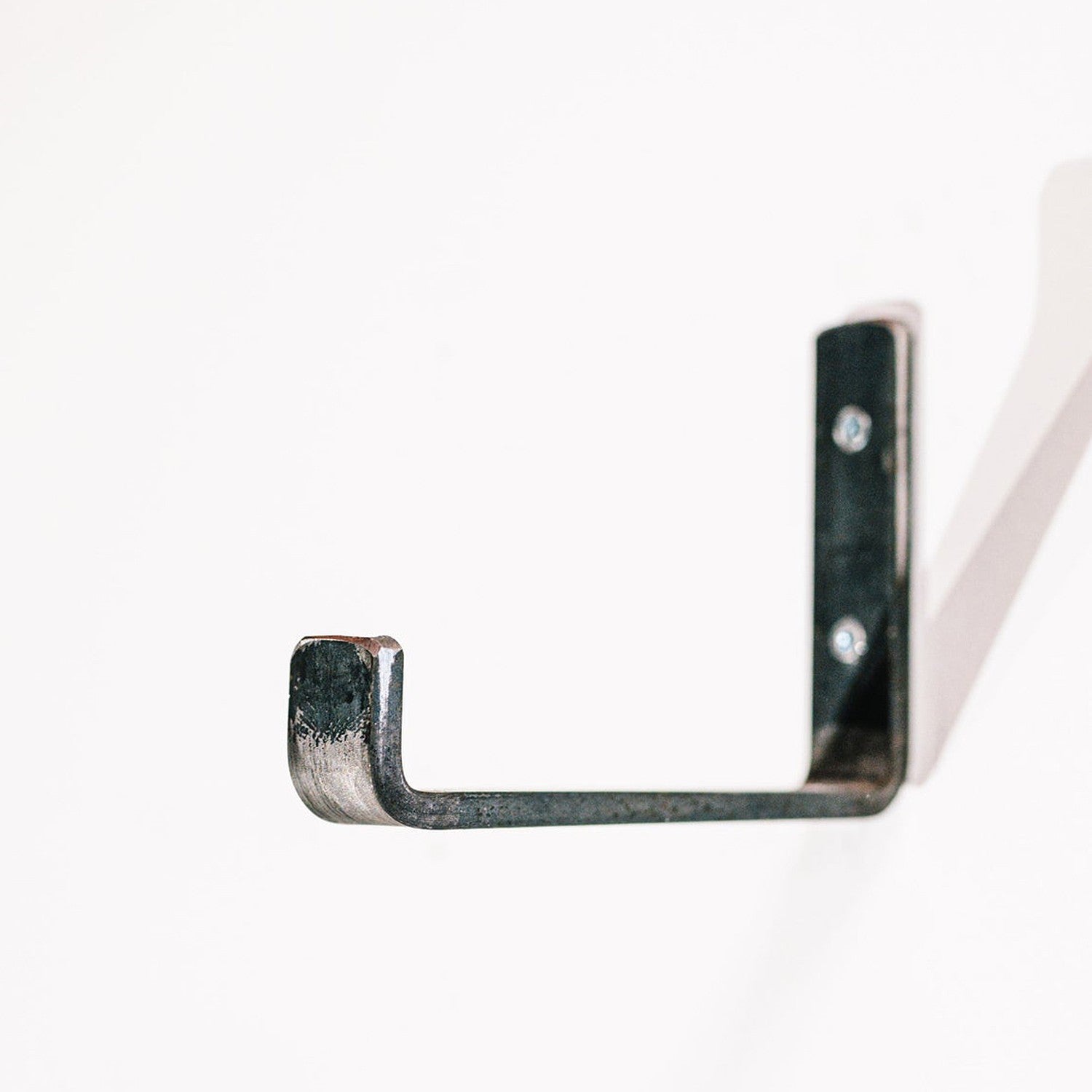 Gancho para tubos – 14 cm x 12 cm x 1,4 cm – preto – metal