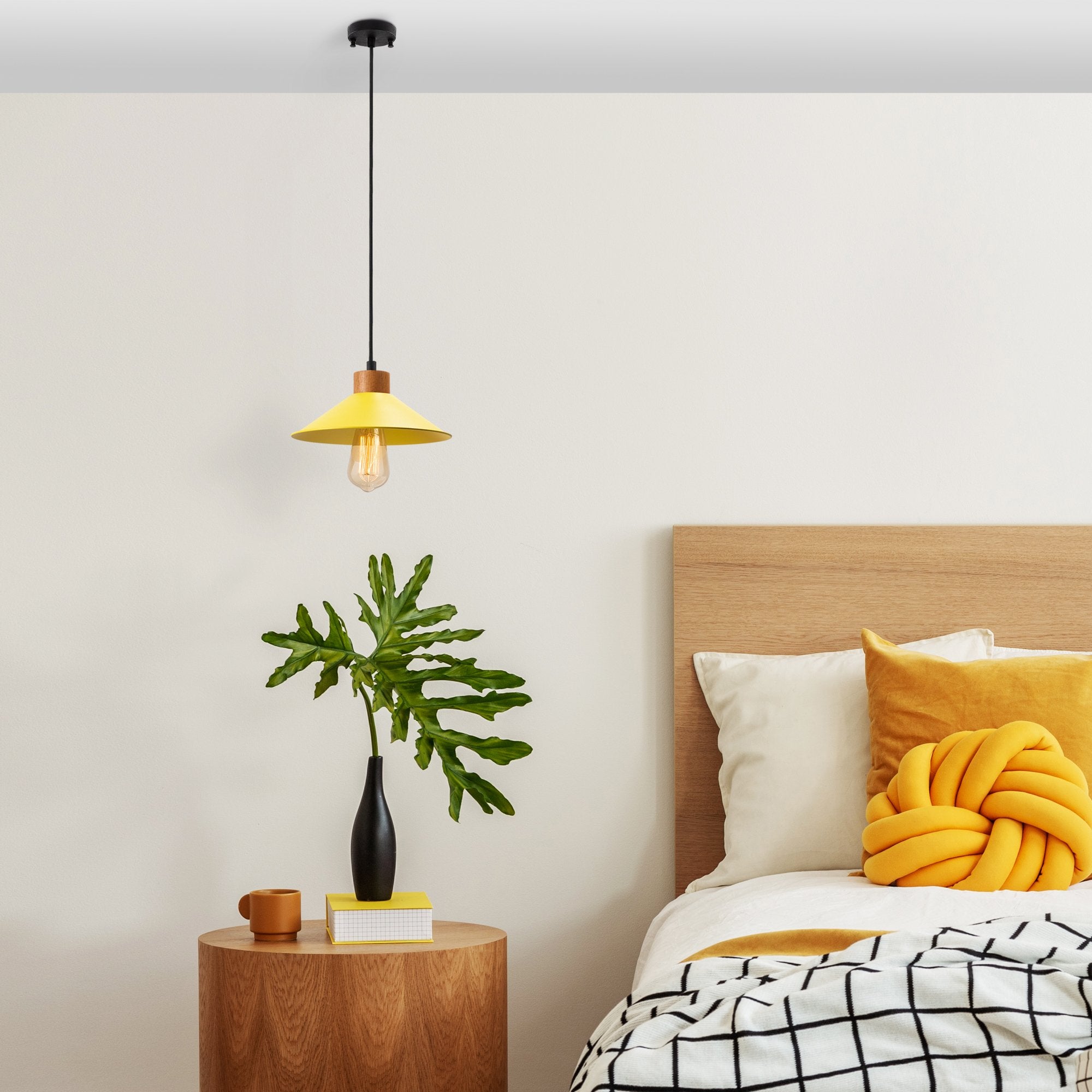 Candeeiro de Teto – 103 x 24 cm – Amarelo – Metal e Madeira