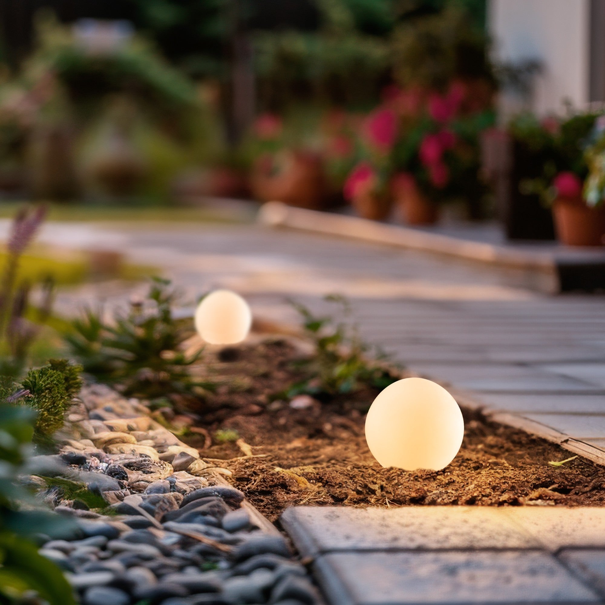 Candeeiro de Pé para Área Externa – 52 cm – Preto e Branco – Plástico