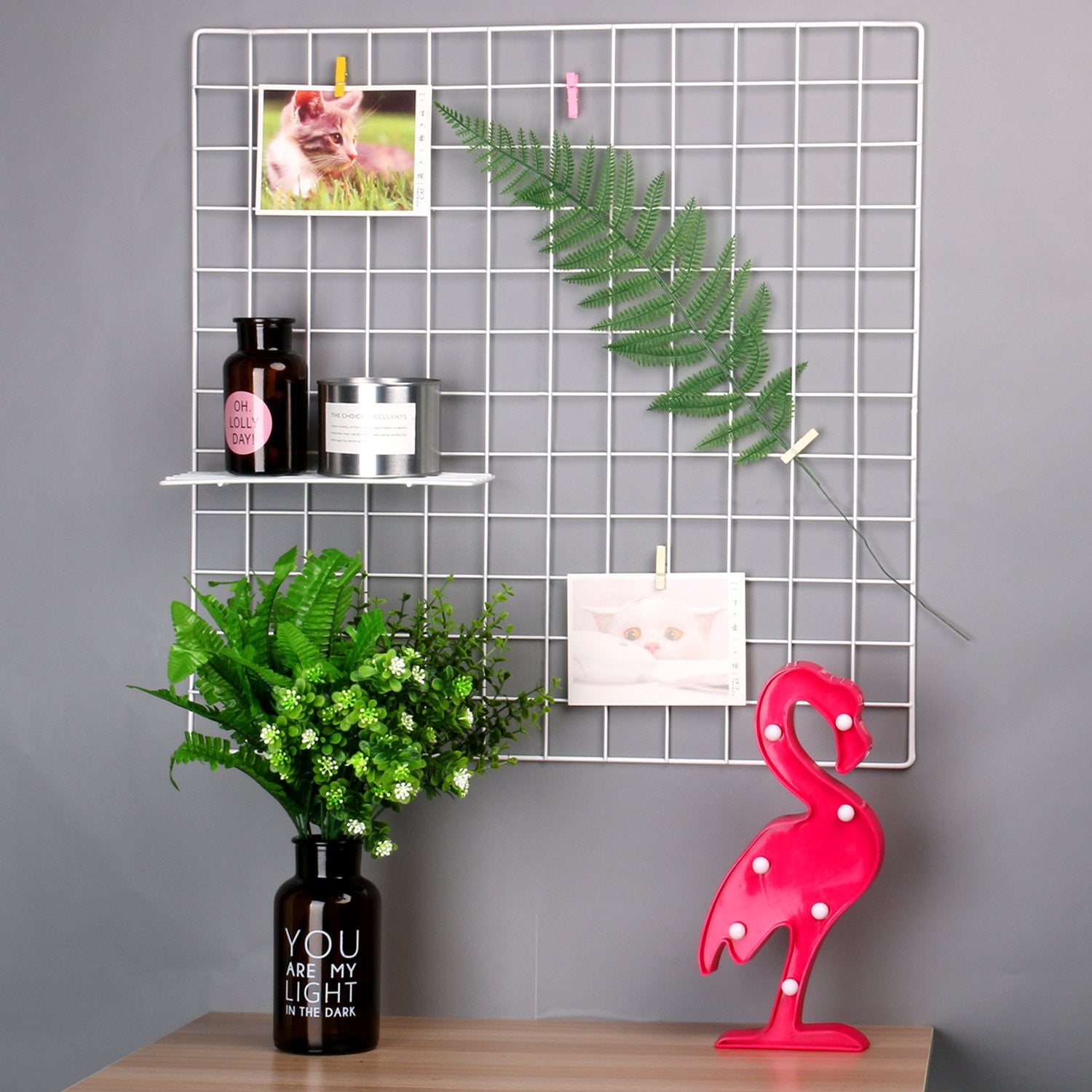 Acessório Decorativo de Parede em Metal Branco com 10 Fechos - 60x60cm