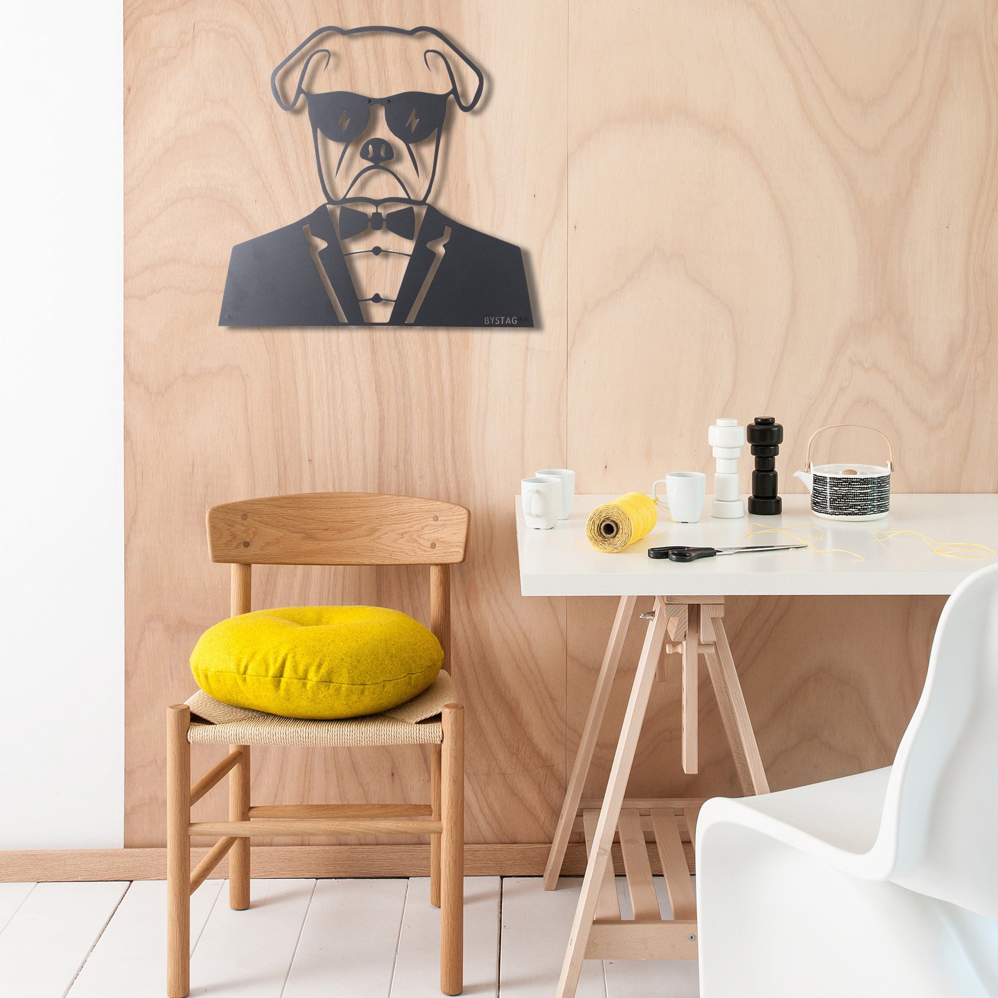 Acessório Decorativo de Parede Bodyguard - Metal Preto 42x50cm para Decoração Interior