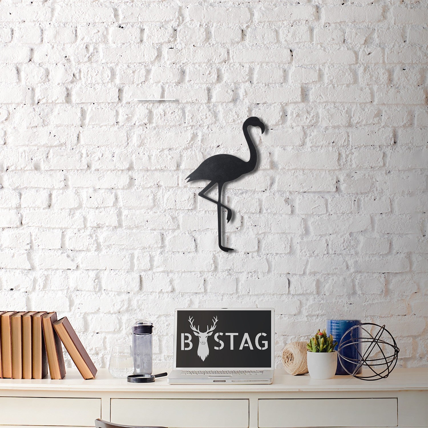 Silhueta de Flamingo em Metal Preto - Acessório Decorativo de Parede 51x30cm