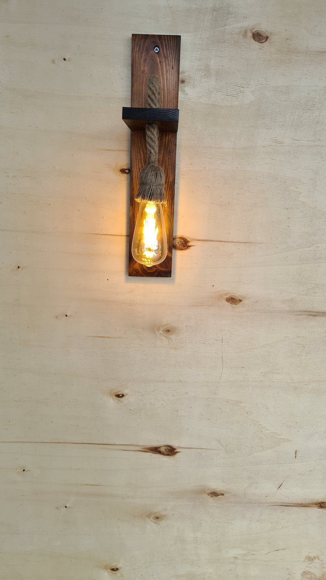 Candeeiro de Parede – 45 x 9 x 17 cm – Nogueira – Pinho maciço