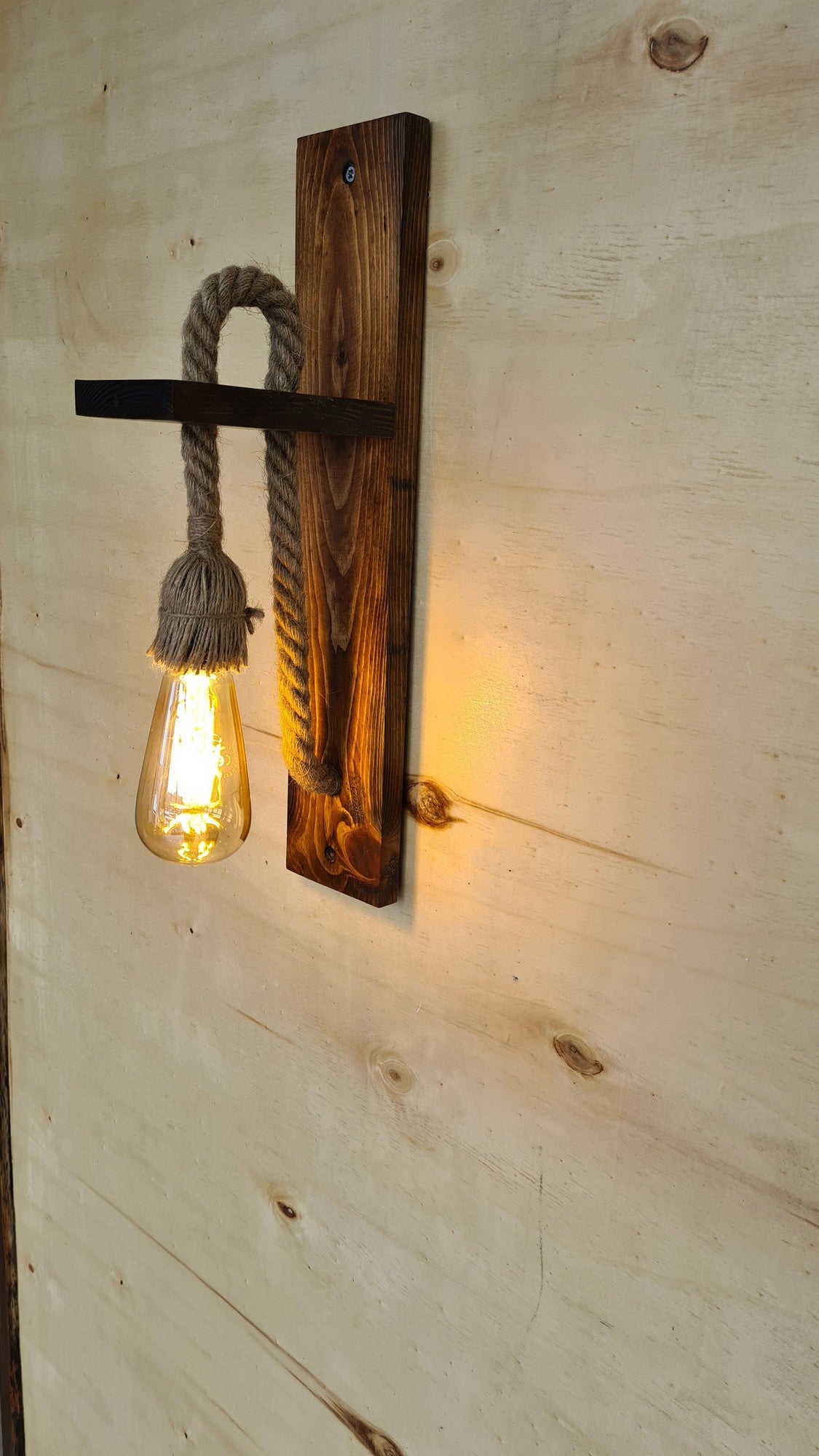 Candeeiro de Parede – 45 x 9 x 17 cm – Nogueira – Pinho maciço