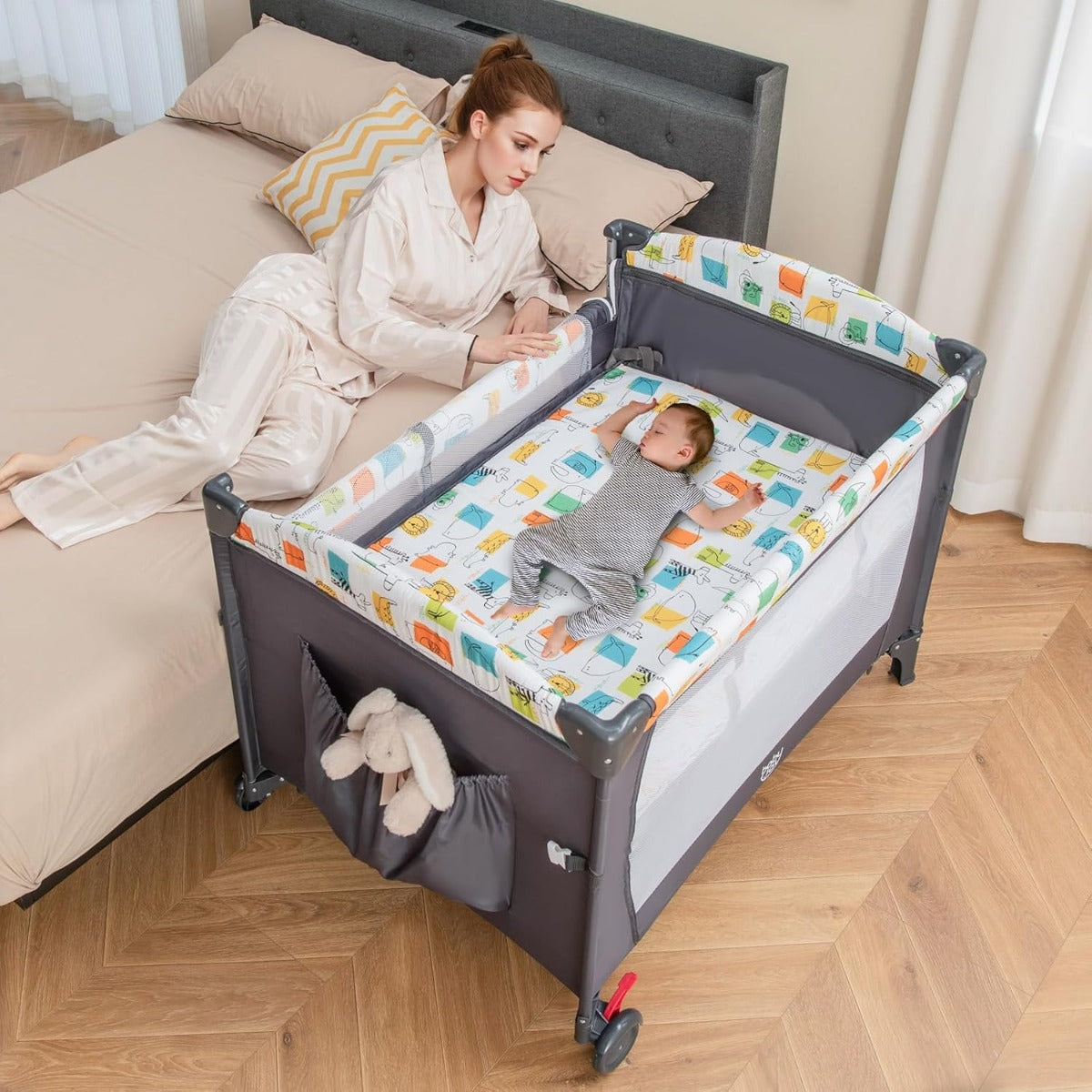 Berço de Viagem para Bebé 0-3 Anos com Trocador Colchão Brinquedos Pendurados Caixa de Música Altura Ajustável Rodas Capacidade 15 kg Cinzento