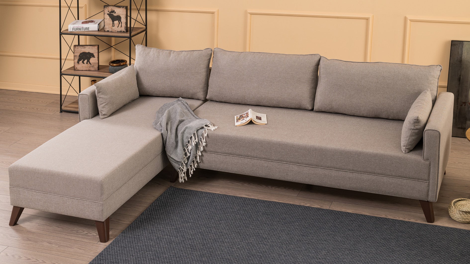Sofá de canto moderno, cor creme, 275 cm | 100% poliéster, espuma 28 DNS, fácil de limpar | Design escandinavo elegante com pernas de nogueira, perfeito para salas de estar