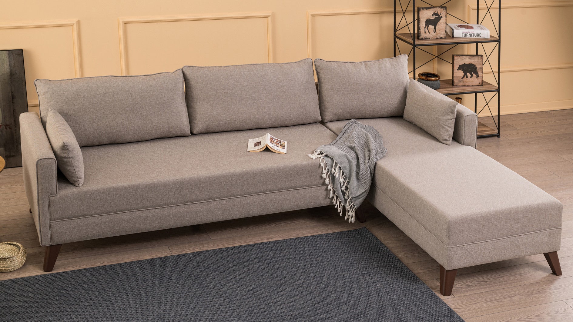 Sofá de canto moderno, cor creme, 275 cm | 100% poliéster, espuma 28 DNS, fácil de limpar | Design escandinavo elegante com pernas de nogueira, perfeito para salas de estar