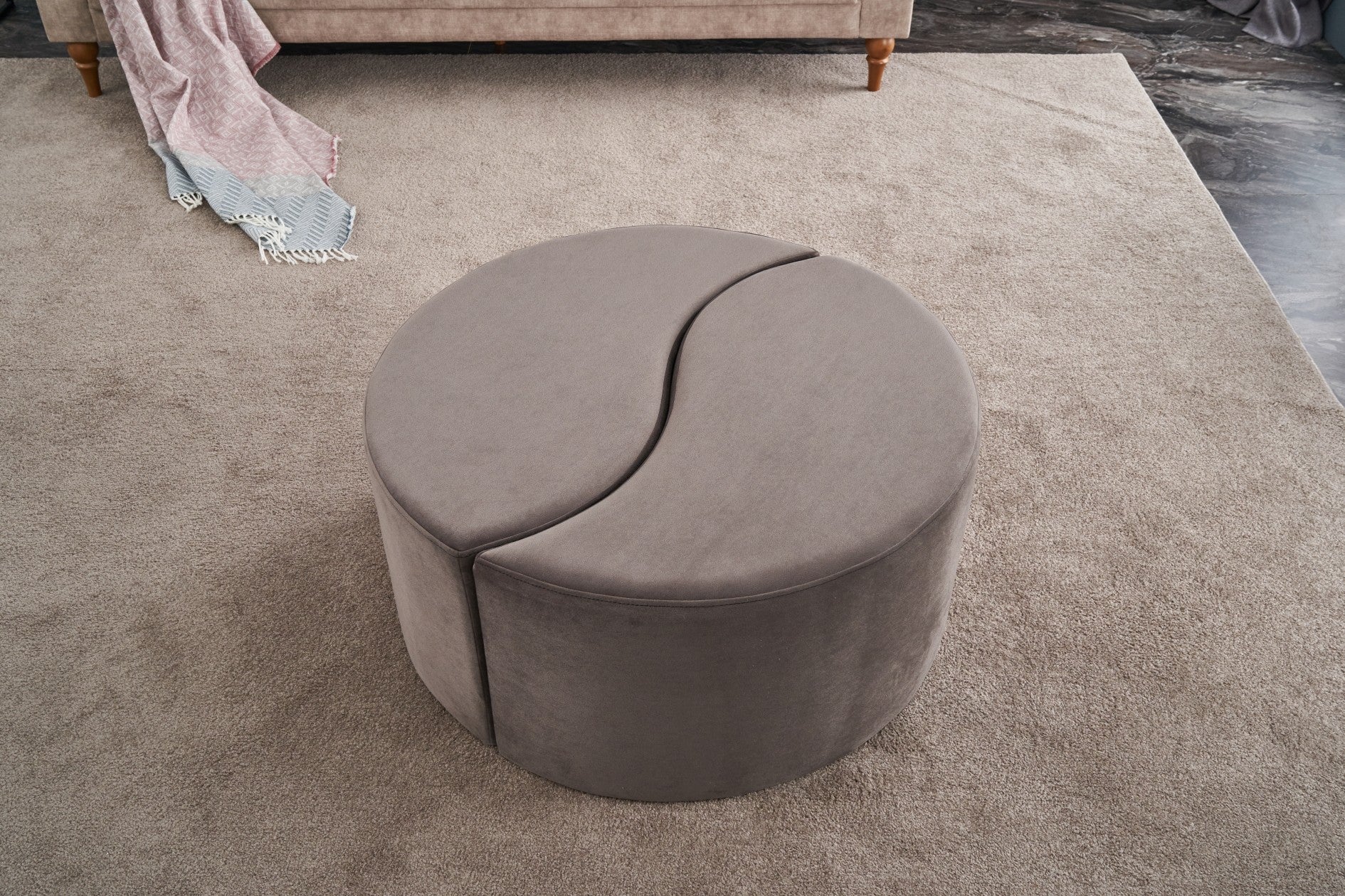 Elegante pufe de veludo de vison, 80 x 40 x 80 cm | 100% poliéster, estrutura de madeira resistente | Design moderno para hotéis e espaços de entretenimento