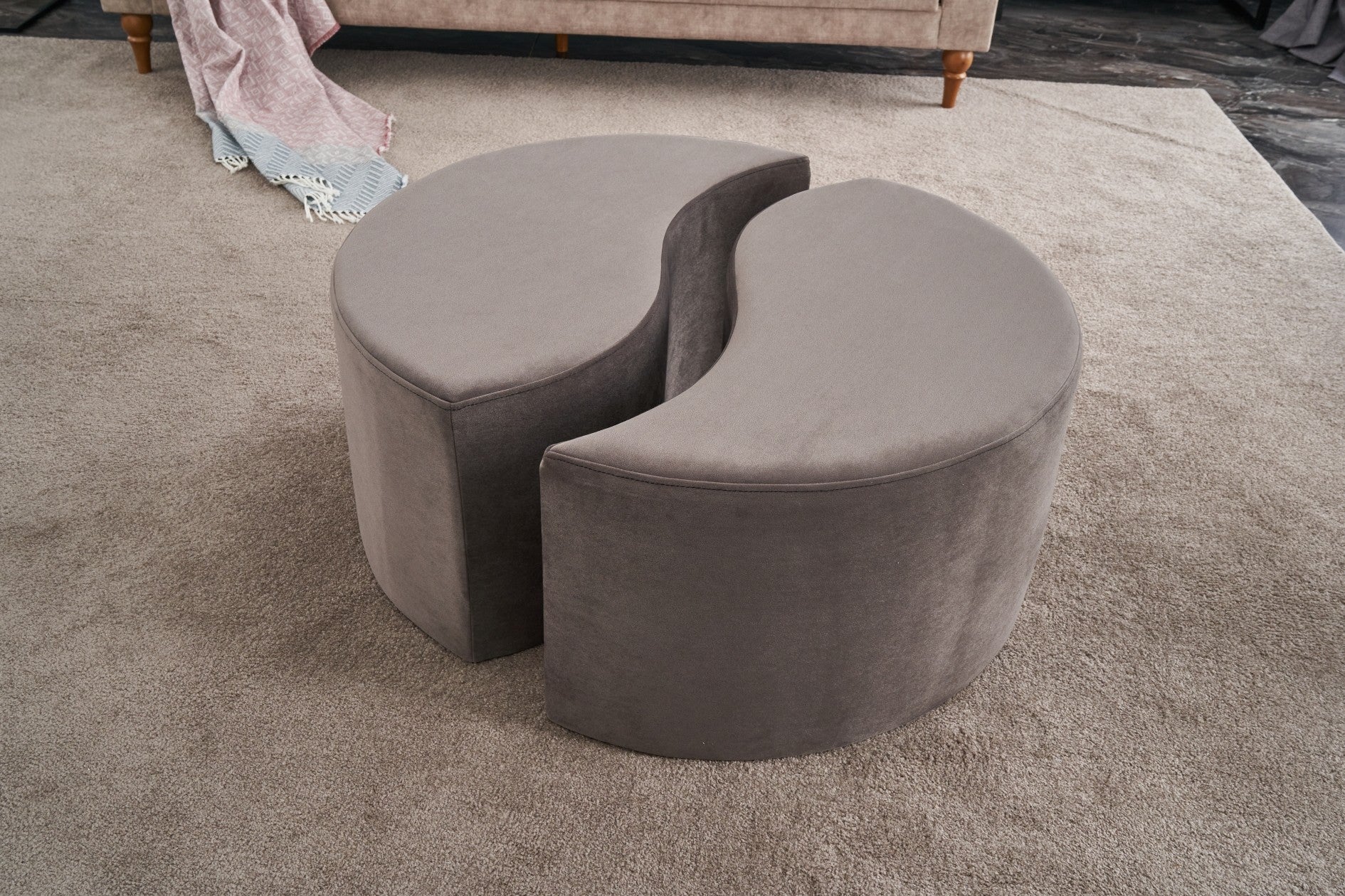 Elegante pufe de veludo de vison, 80 x 40 x 80 cm | 100% poliéster, estrutura de madeira resistente | Design moderno para hotéis e espaços de entretenimento