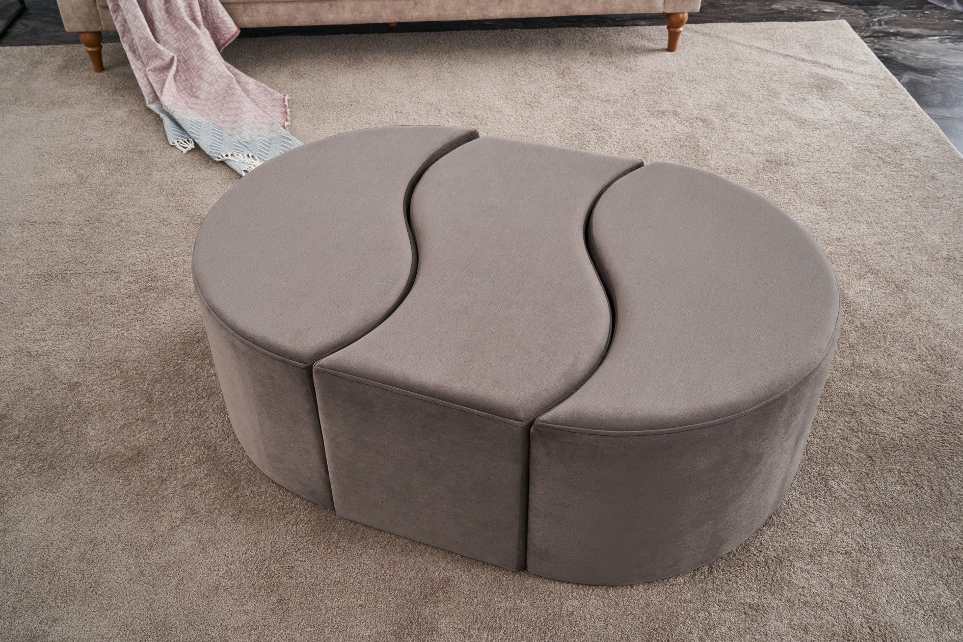Elegante pufe de veludo de vison, 120 x 80 x 40 cm | 100% poliéster, estrutura de madeira | Design moderno para hotéis e espaços de entretenimento, elegante e funcional