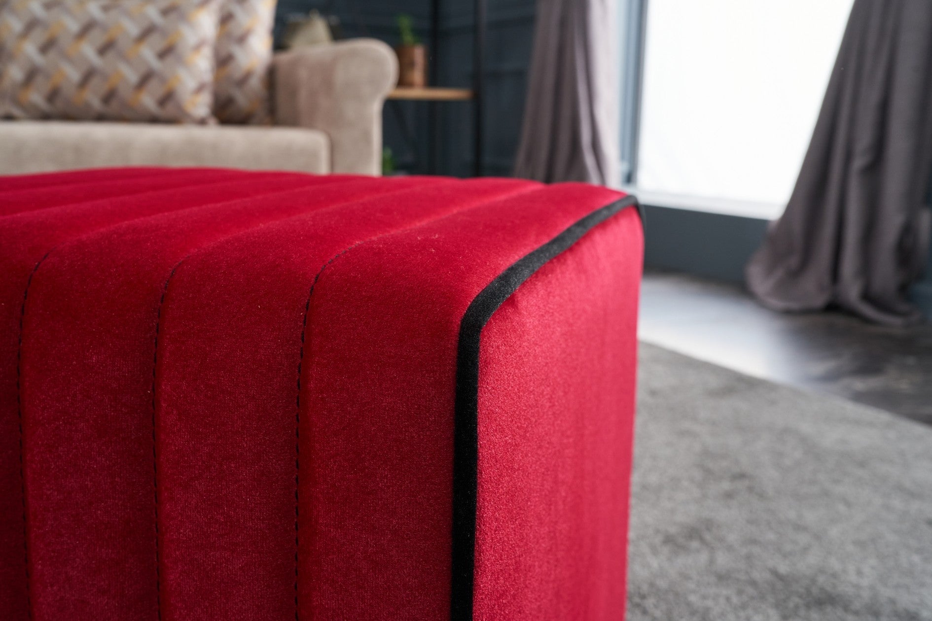 Elegante pufe vermelho, 40 x 40 x 40 cm | 100% poliéster e veludo, estrutura de madeira resistente | Uma adição elegante a salas de estar e quartos modernos