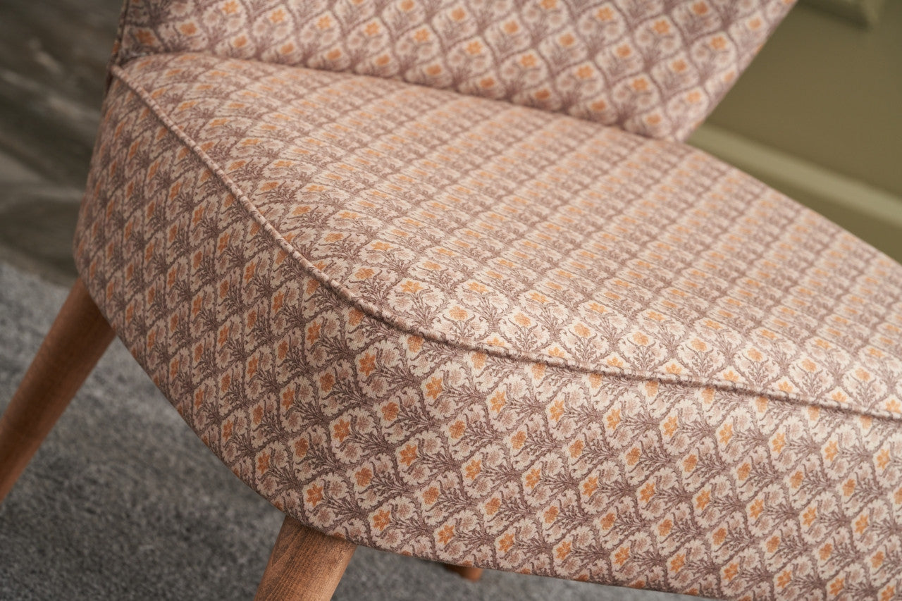 Poltrona Elegante – 65x80x65 cm – 100% Poliéster – Madeira de Carpa