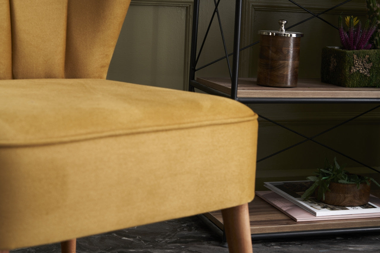 Poltrona Elegante com Asas – 65x65x80 cm – Dourado – Madeira de Faia