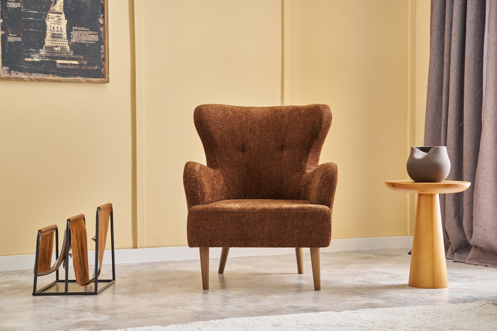 Poltrona Elegante – 73 x 87 x 80 cm – Castanho e Cobre – Estrutura de Madeira