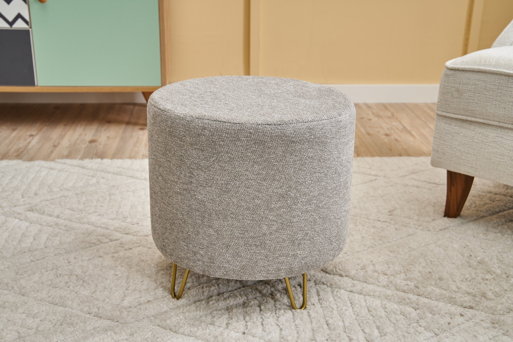 Elegante pufe de veludo creme, 40 x 40 x 40 cm | Estrutura 100% madeira, espuma DNS 32 para maior conforto | Uma adição elegante a salas de estar e quartos modernos
