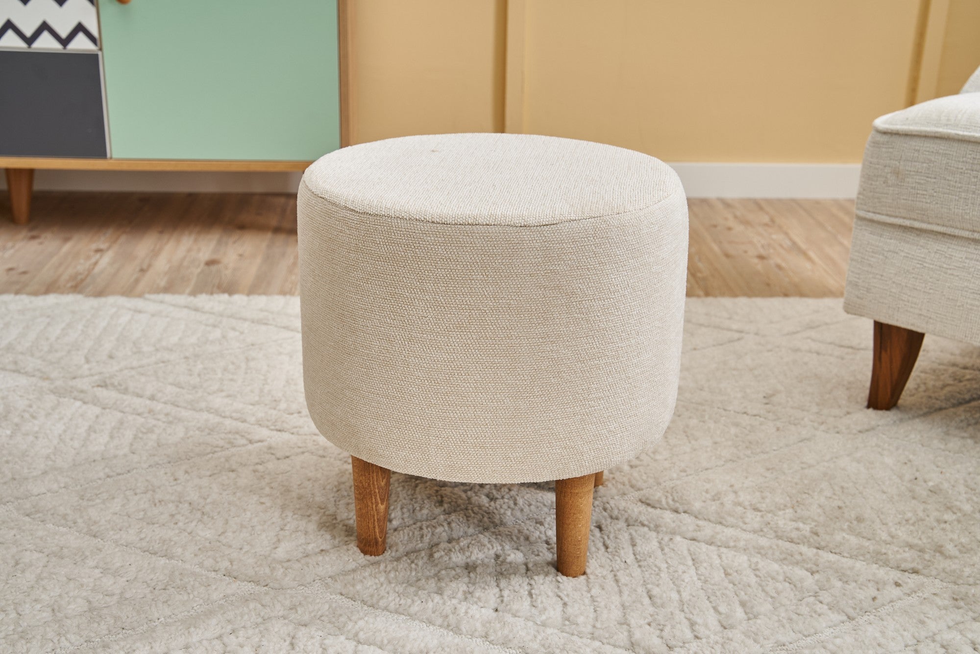 Elegante pufe creme, 40 x 42 x 40 cm | Estrutura 100% madeira, tecido 100% poliéster e algodão | Espuma DNS 32 confortável para assentos elegantes