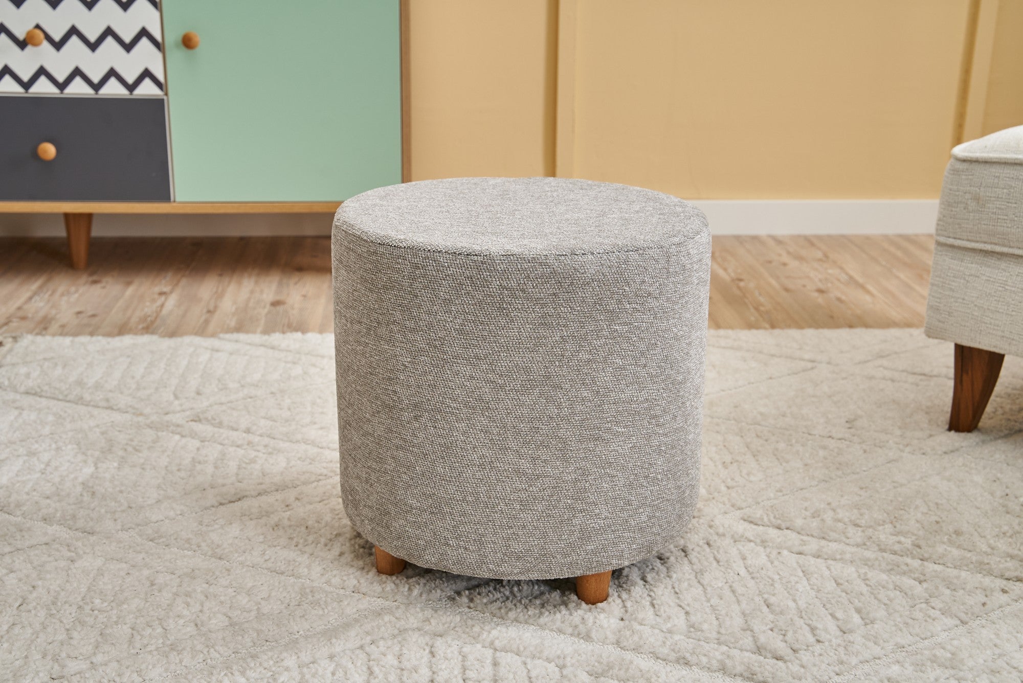 Elegante pufe creme, 40 x 40 x 40 cm | Estrutura 100% madeira, tecido 100% poliéster e algodão | Espuma DNS 32 confortável, perfeita para ambientes modernos