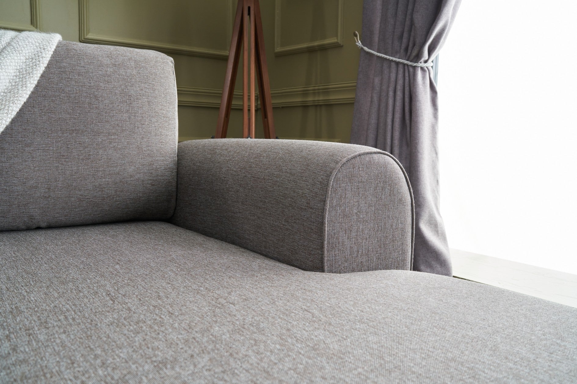 Sofá-cama de canto moderno, marrom, 300 cm | Estrutura de madeira de abeto, tecido 50% poliéster/linho | Fácil de limpar, espuma 28 DNS, perfeito para espaços industriais e escandinavos
