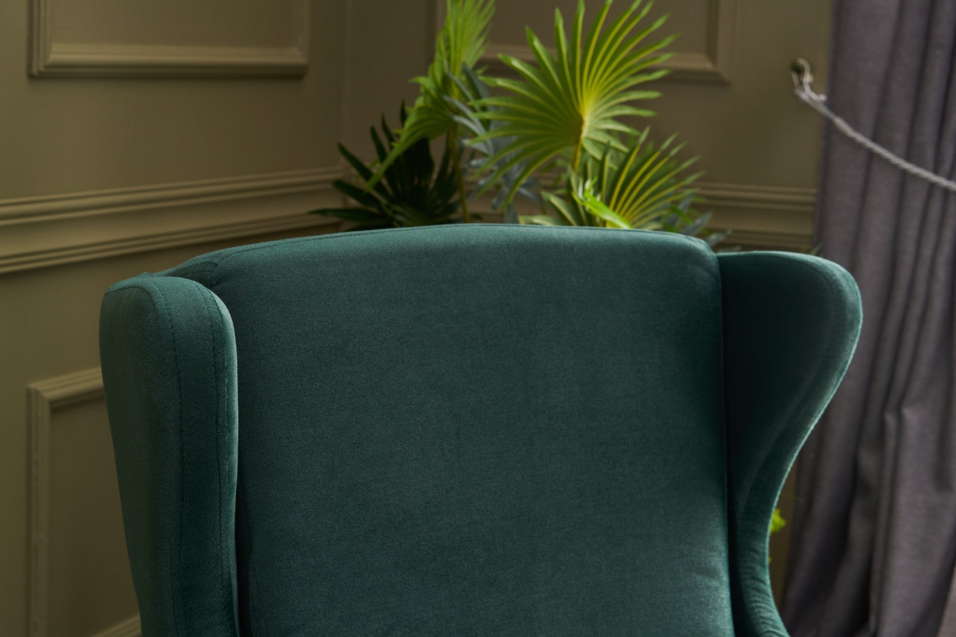 Poltrona Elegante – 77x98x80 cm – Verde – Madeira de Faia e Veludo 100% Poliéster