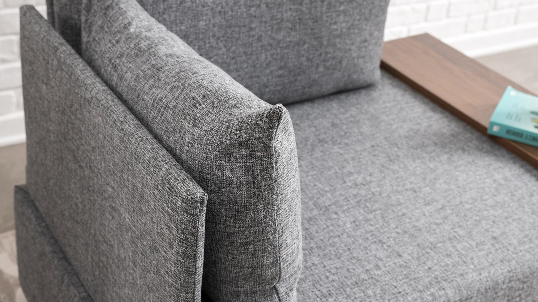 Sofá moderno de 1 lugar, cinza, 100 cm L x 80 cm A x 75 cm P | Estrutura durável de madeira/placa de fibra, fácil de limpar, 100% poliéster, design escandinavo elegante