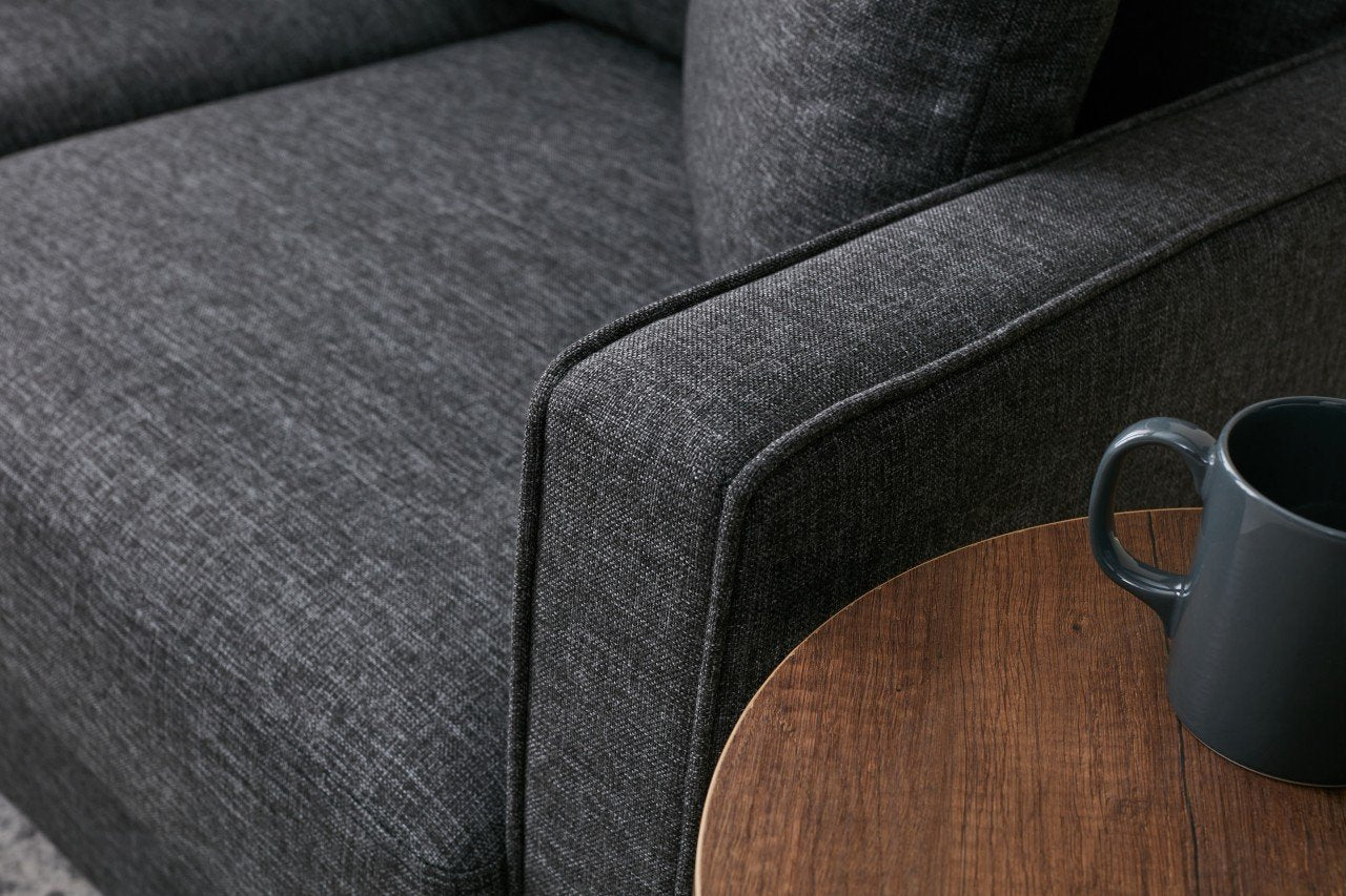 Sofá moderno de 1 lugar, antracite, 85 x 82 x 90 cm | Estrutura em madeira de abeto e aglomerado, 100% poliéster, tecido fácil de limpar | Design escandinavo elegante para residências e hotéis