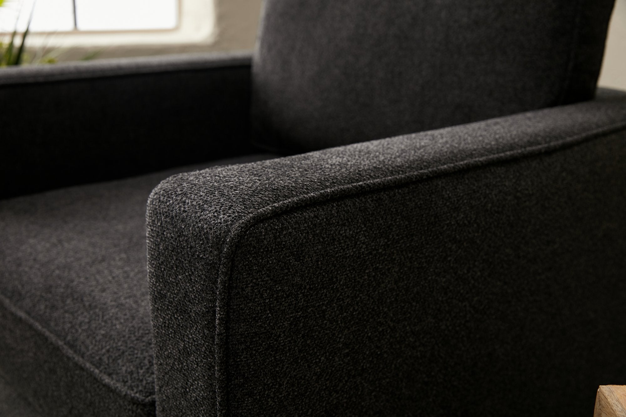Sofá moderno de 1 lugar, antracite e preto, 90x83x91 cm | Estrutura de madeira de faia, 100% poliéster, fácil de limpar, pernas de metal, design elegante e confortável