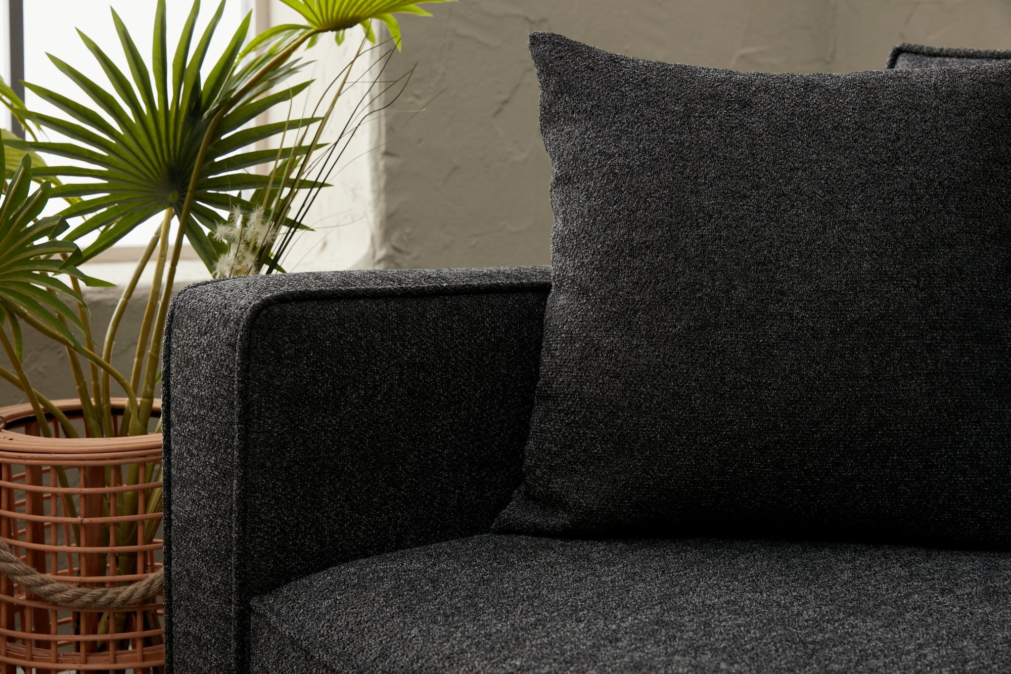 Sofá moderno de 3 lugares, antracite e dourado, 220 cm | Estrutura de madeira de faia, 100% poliéster, fácil de limpar, pernas de metal, design glamoroso para casa e hotel