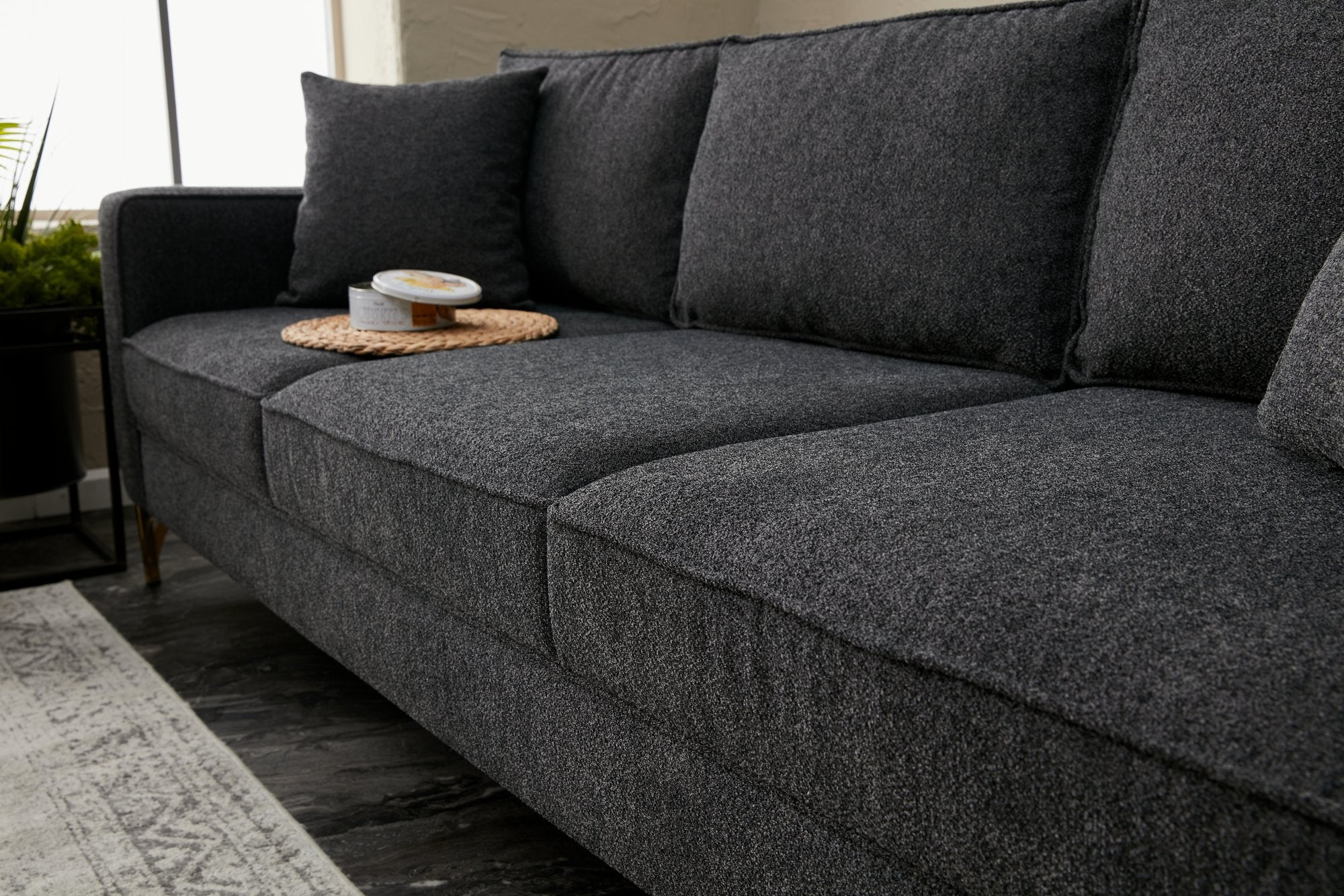 Sofá moderno de 3 lugares, antracite e preto, 220 cm | Estrutura de madeira de faia, 100% poliéster, fácil de limpar, pernas de metal, elegante e confortável para casa e hotel