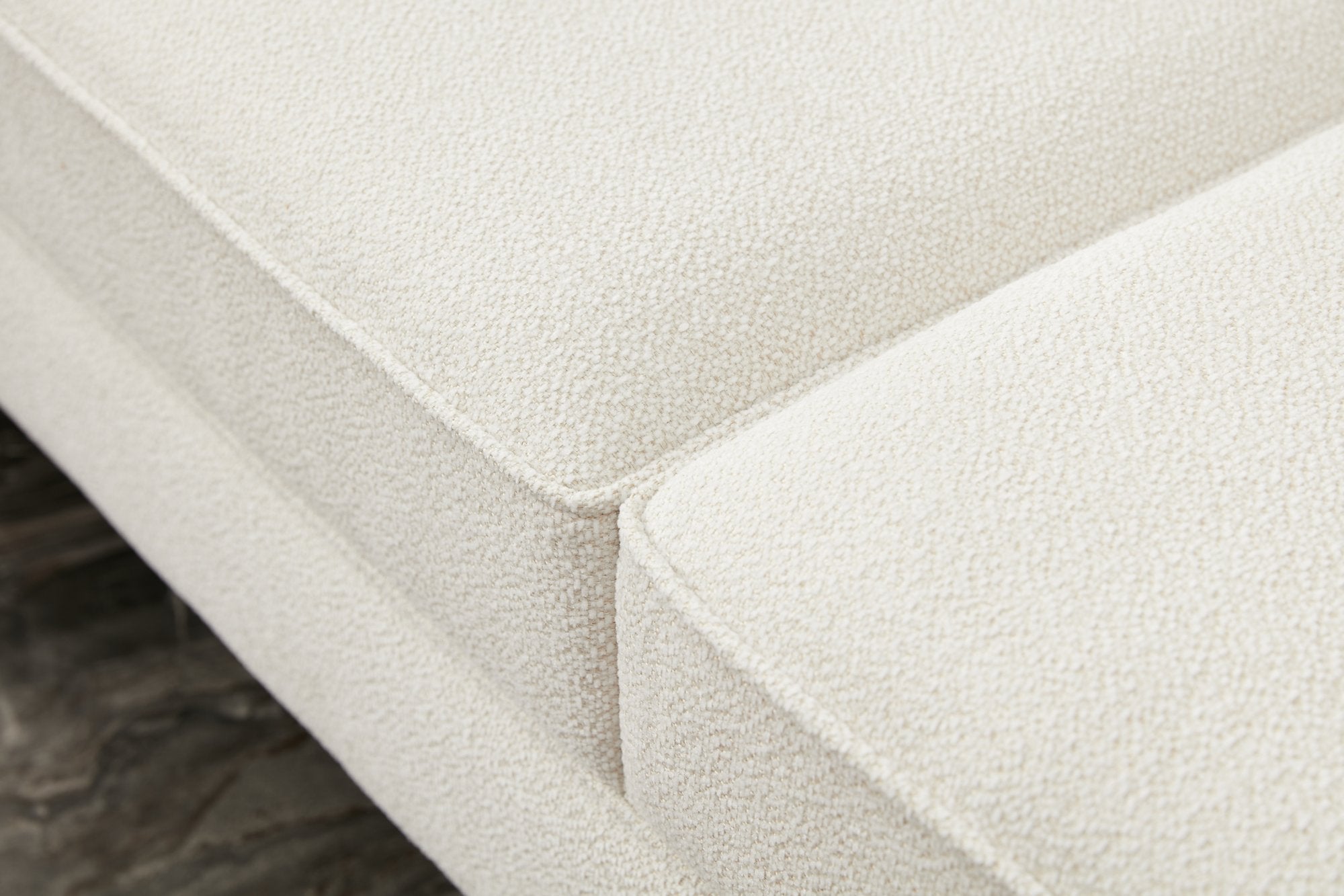 Sofá de canto elegante, creme e dourado, 258 cm | Estrutura de madeira de faia, 100% poliéster, fácil de limpar | Design moderno com pernas de metal, perfeito para espaços de convivência glamorosos