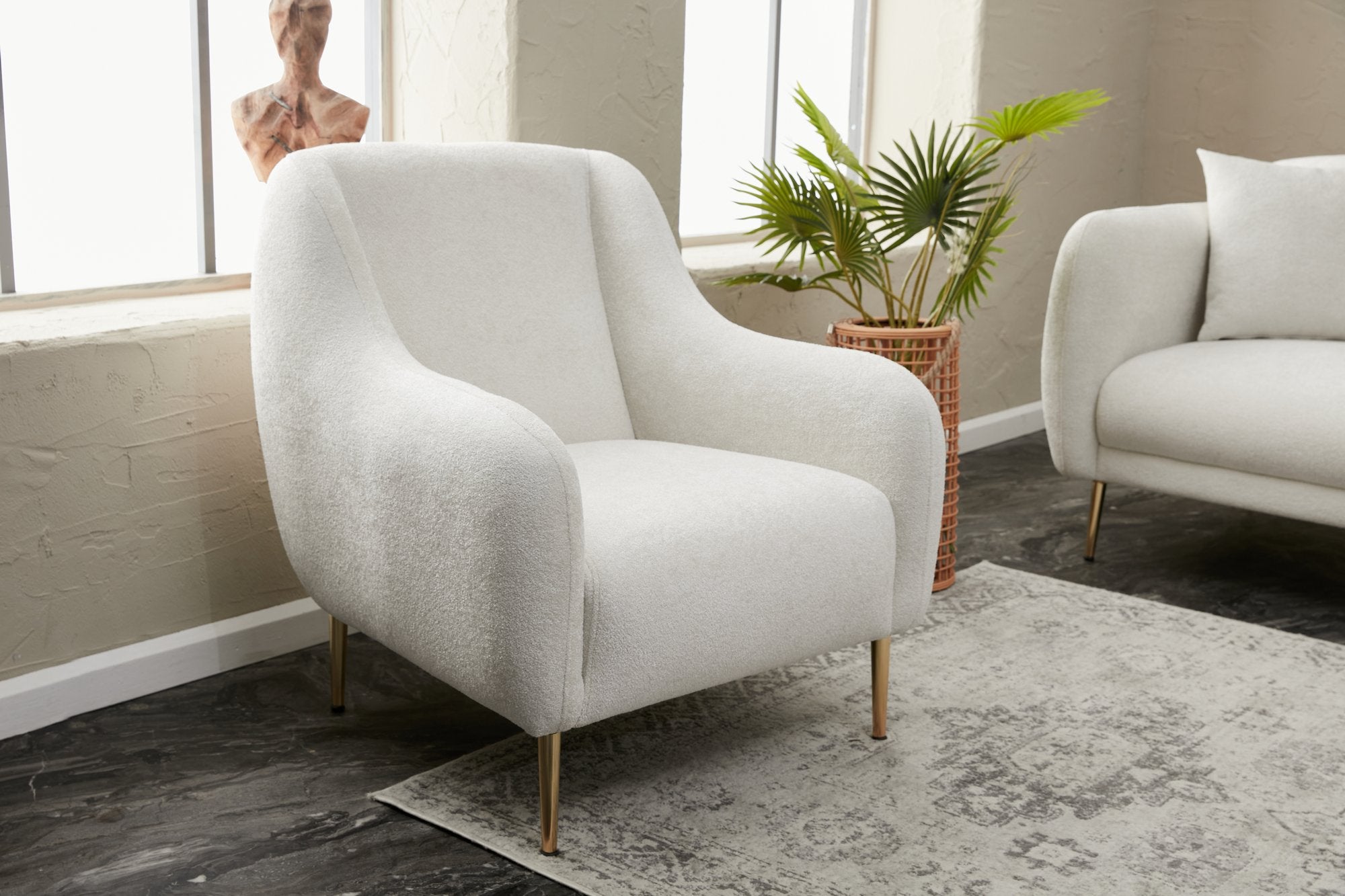 Sofá elegante de 1 lugar, creme e dourado, estrutura de madeira de faia, 77x70x77 cm | 100% poliéster, fácil de limpar, pernas de metal, design moderno e glamoroso para casa e hotel