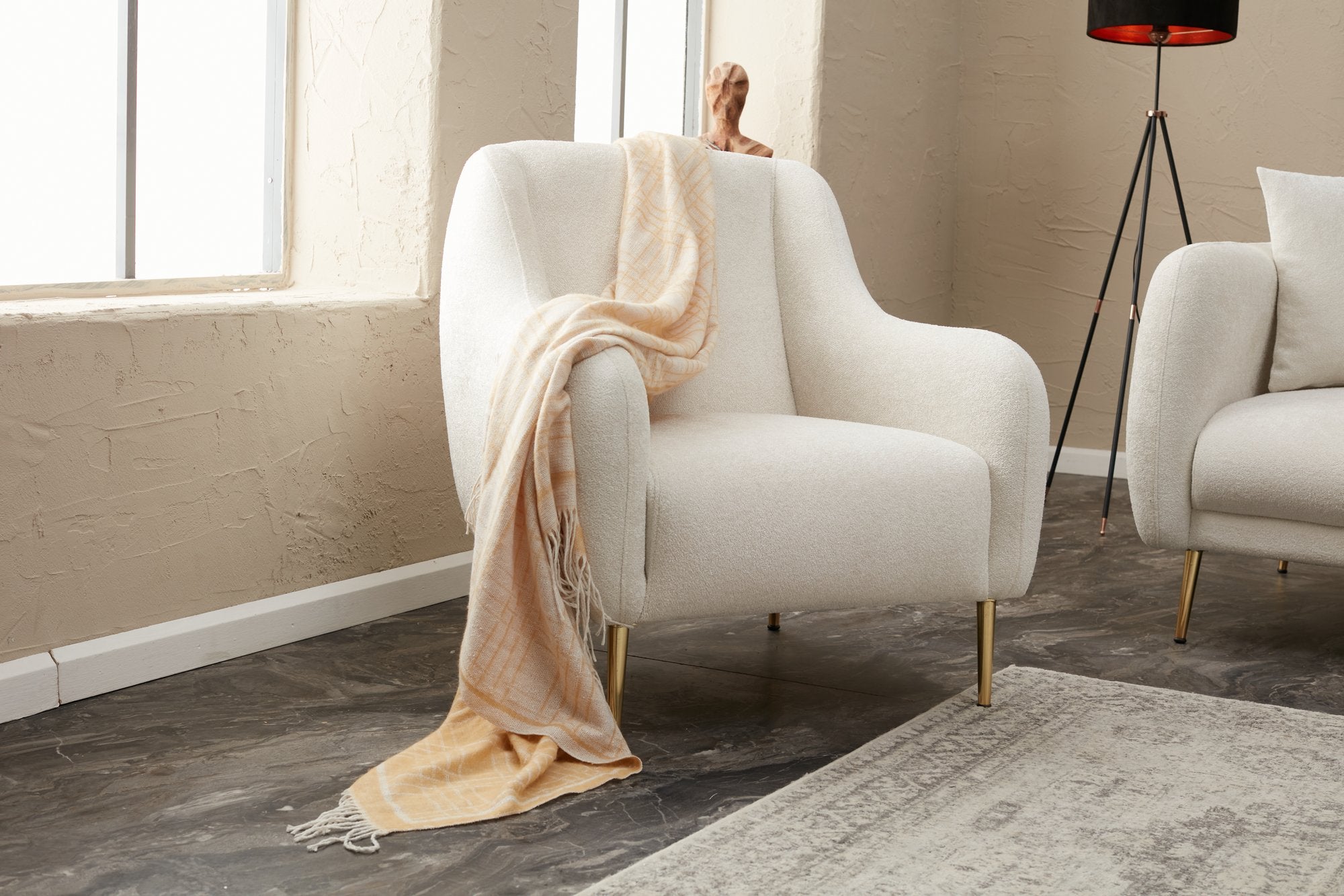 Sofá elegante de 1 lugar, creme e dourado, estrutura de madeira de faia, 77x70x77 cm | 100% poliéster, fácil de limpar, pernas de metal, design moderno e glamoroso para casa e hotel