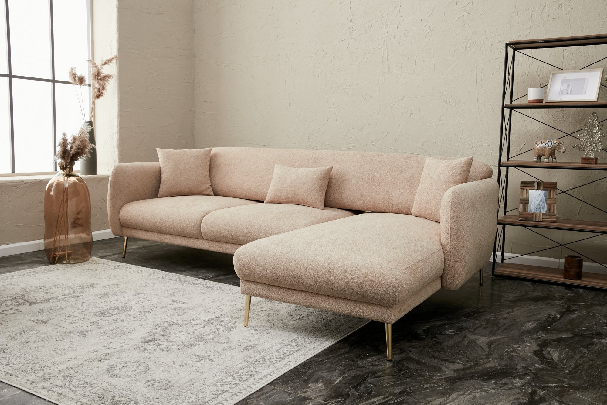 Sofá-cama de canto elegante, estrutura de madeira de faia, bege e dourado, 77x70x77 cm | 100% poliéster, pernas de metal, fácil de limpar, inclui 3 almofadas decorativas | Design moderno e glamouroso