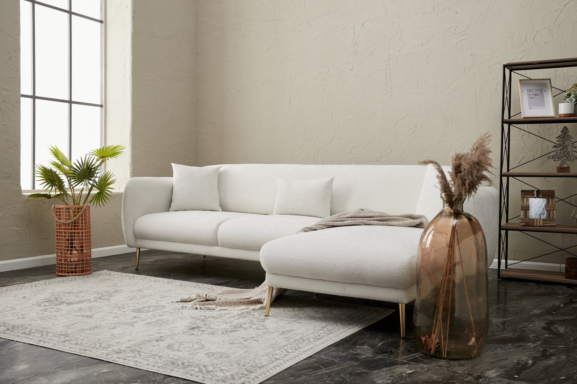 Sofá-cama de canto elegante, creme e dourado, estrutura de madeira de faia, 77x70x77 cm | 100% poliéster, pernas de metal, fácil de limpar, inclui 3 almofadas decorativas