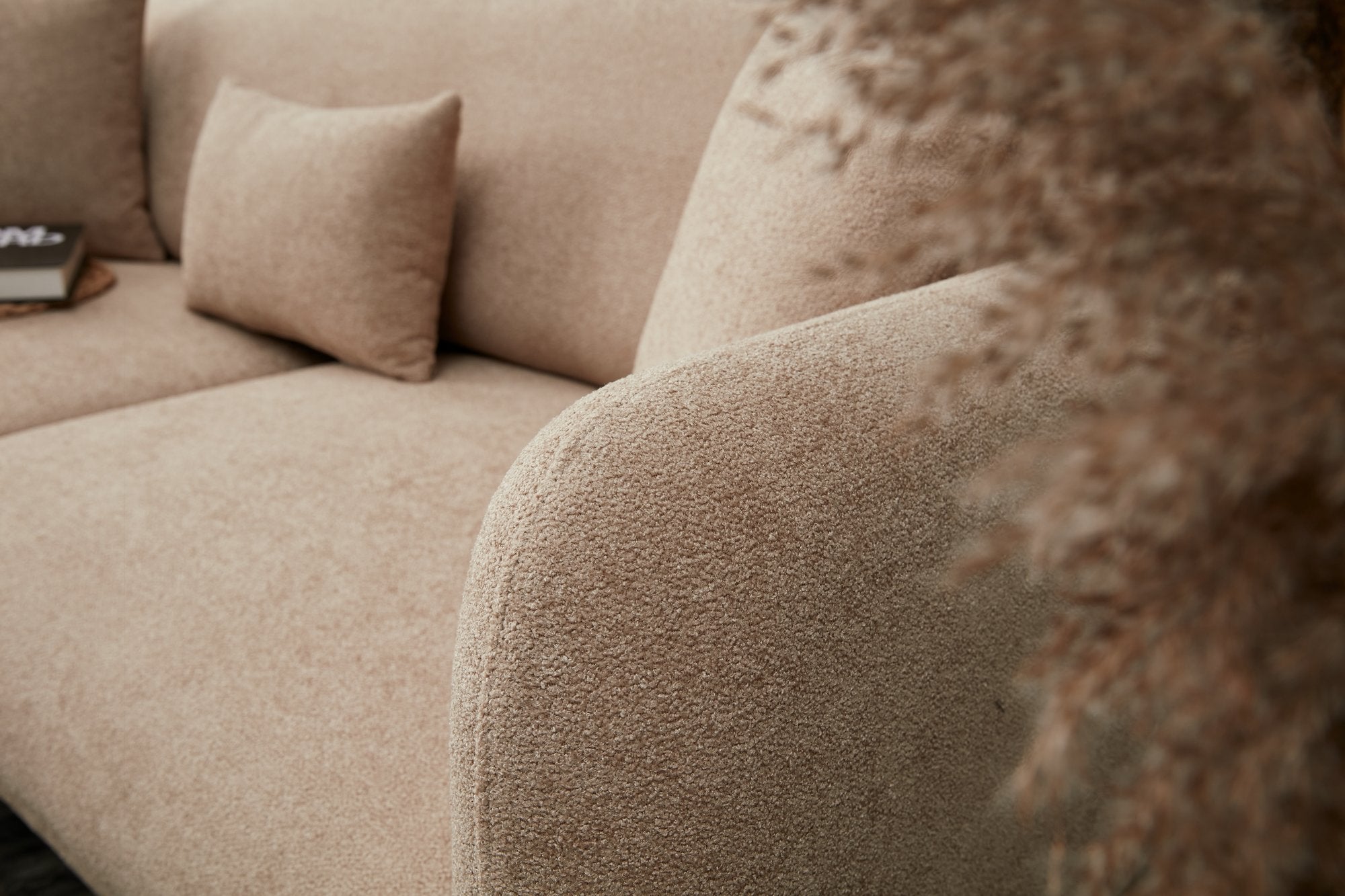 Sofá-cama elegante de 3 lugares, estrutura de madeira de faia, bege e dourado, 210 x 95 cm | 100% poliéster, fácil de limpar, design moderno e glamouroso, perfeito para casa e hotel
